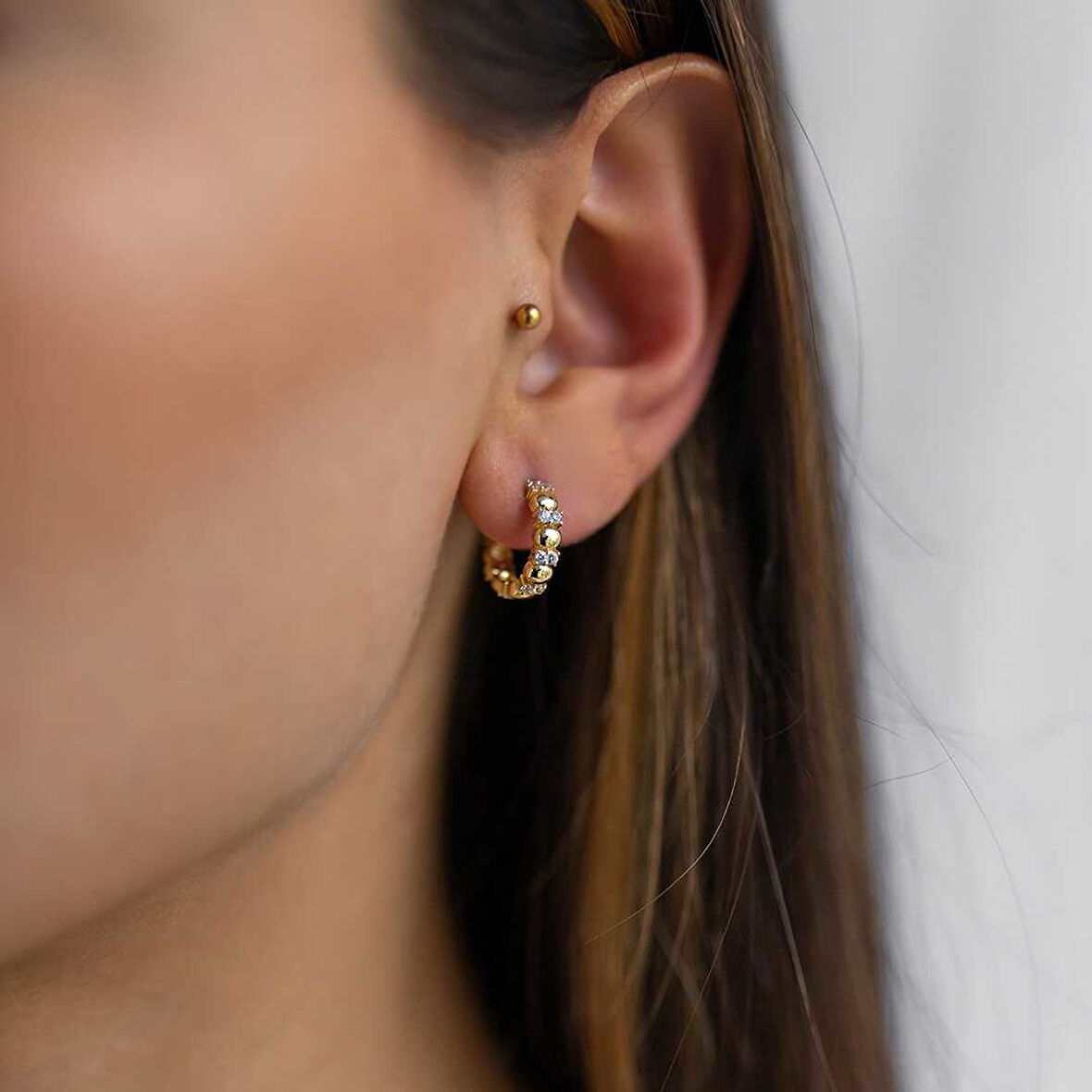 Şerit Taşlı J Küpe