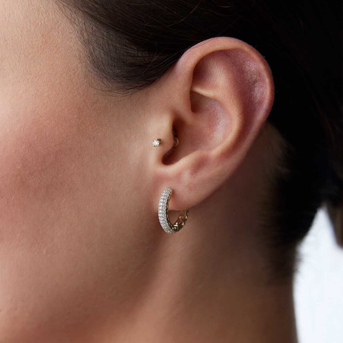 Üç Sıra Yarımtur Taşlı Küpe