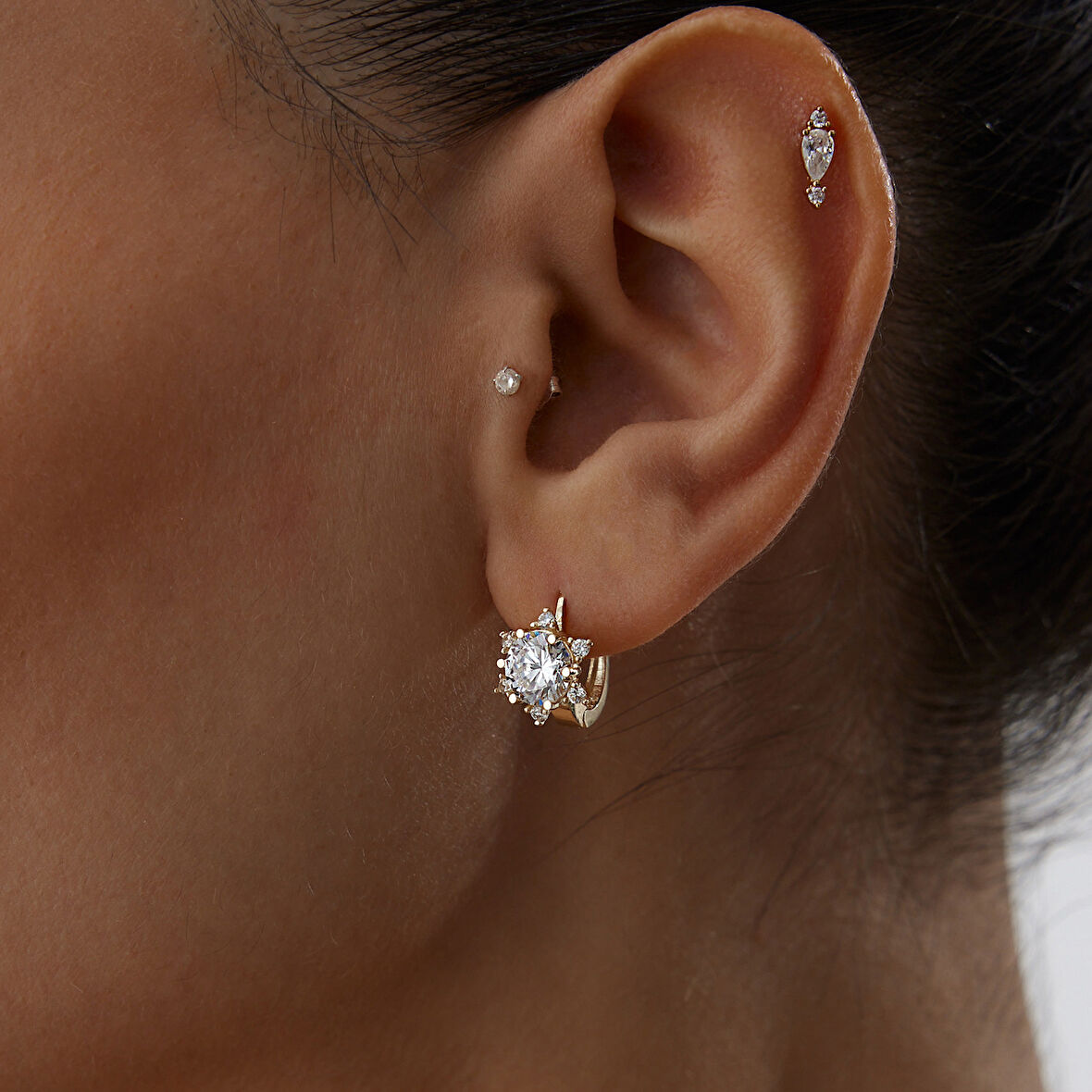 Oval Tektaş Çiçek Küpe