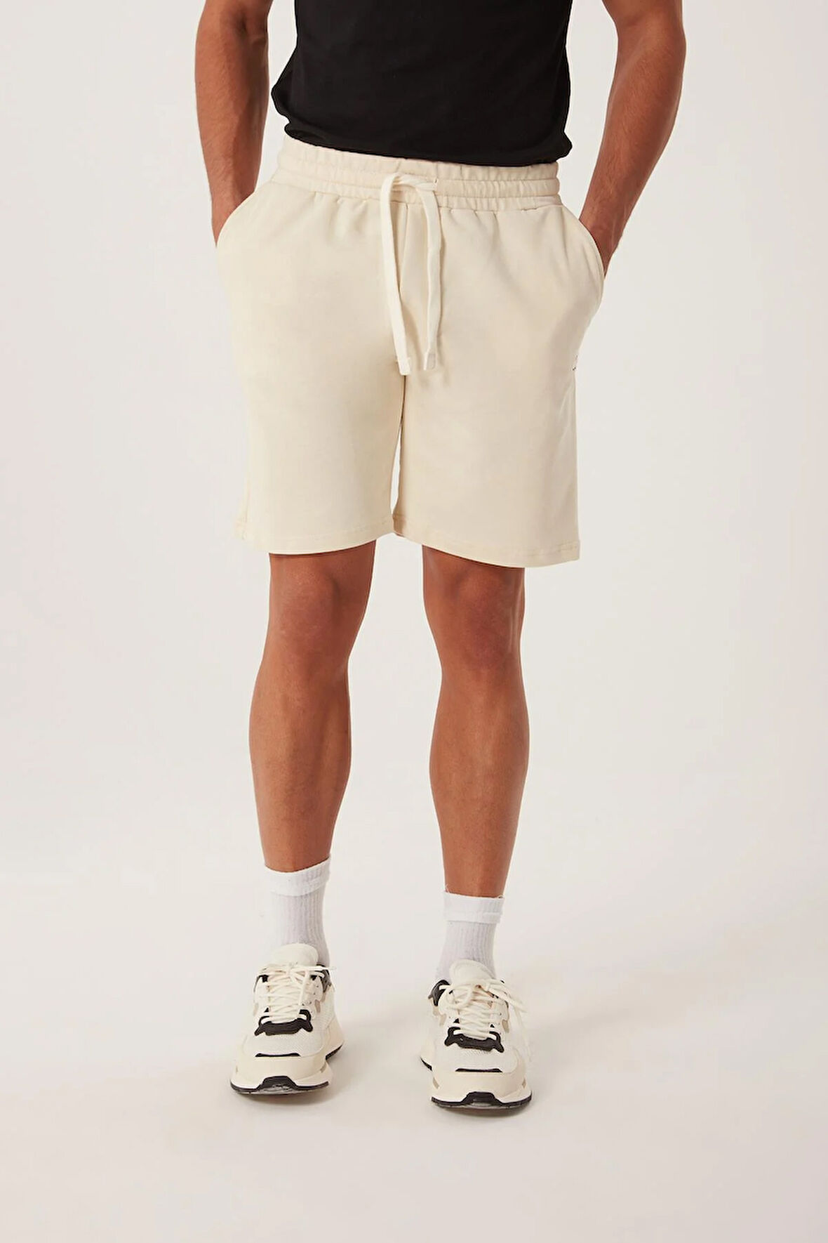 Erkek Golf Nakışlı 2 İplik Şort  Ekru