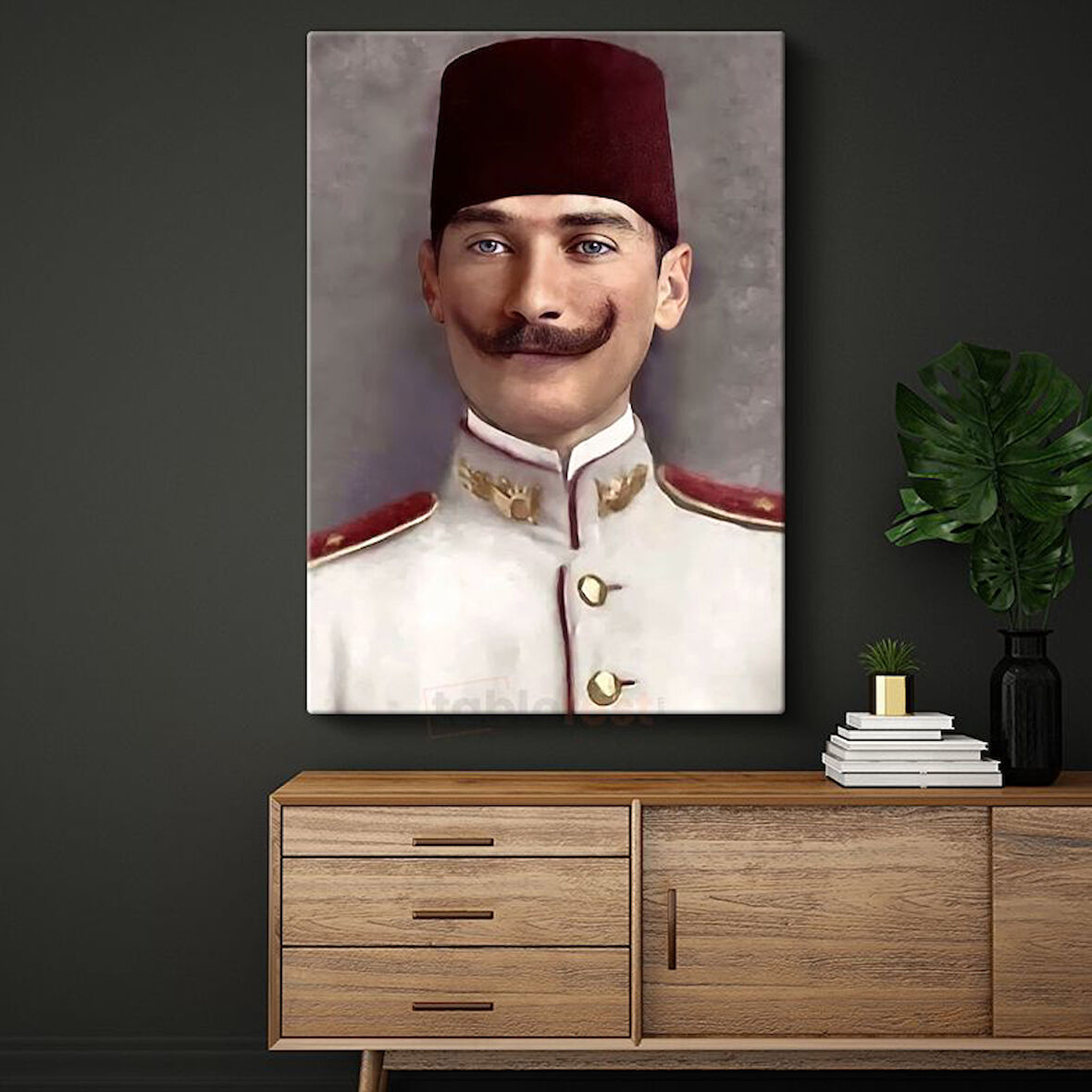 Genç Atatürk - Bordo Fes ve Beyaz Üniforma Kanvas Tablo