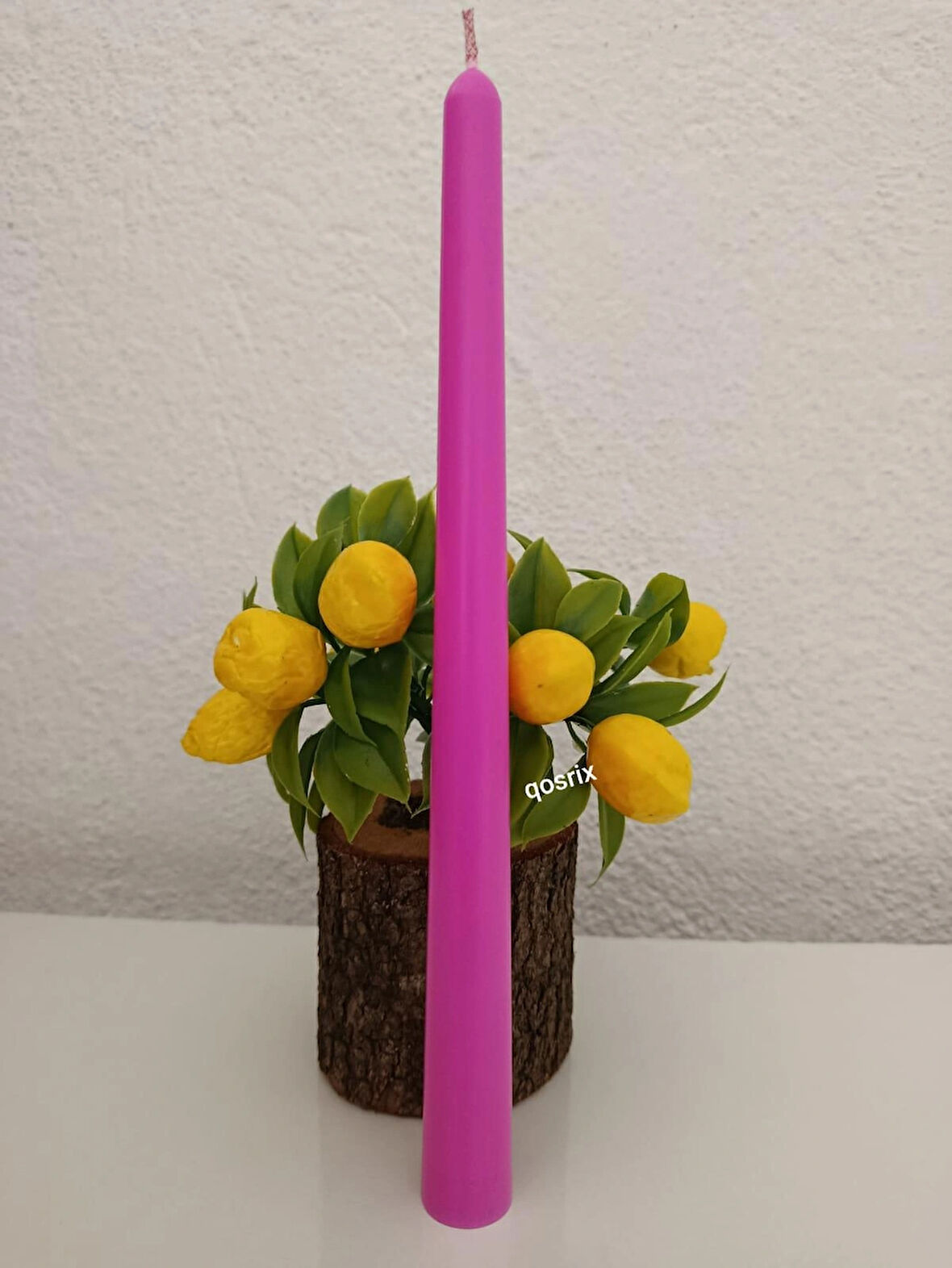 qosrix Açık Pembe Şamdan Soya Mumu 1. Kalite Soya Doğal Pudra Kokulu Uzun Çubuk Konik Dekoratif Mum 1 Adet
