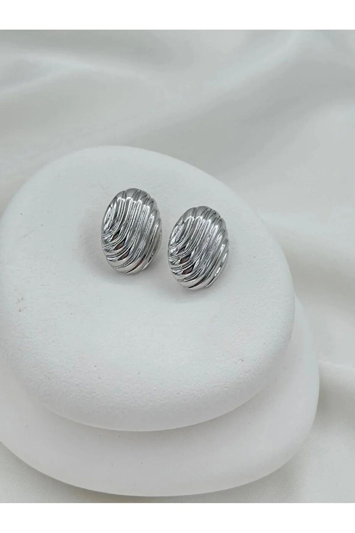 Silver Renkli Bombeli Küpe