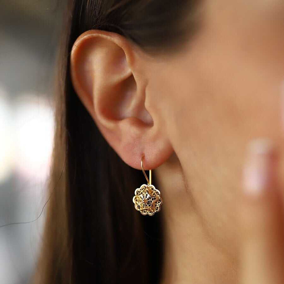 Star Sallantılı Gül Küpe