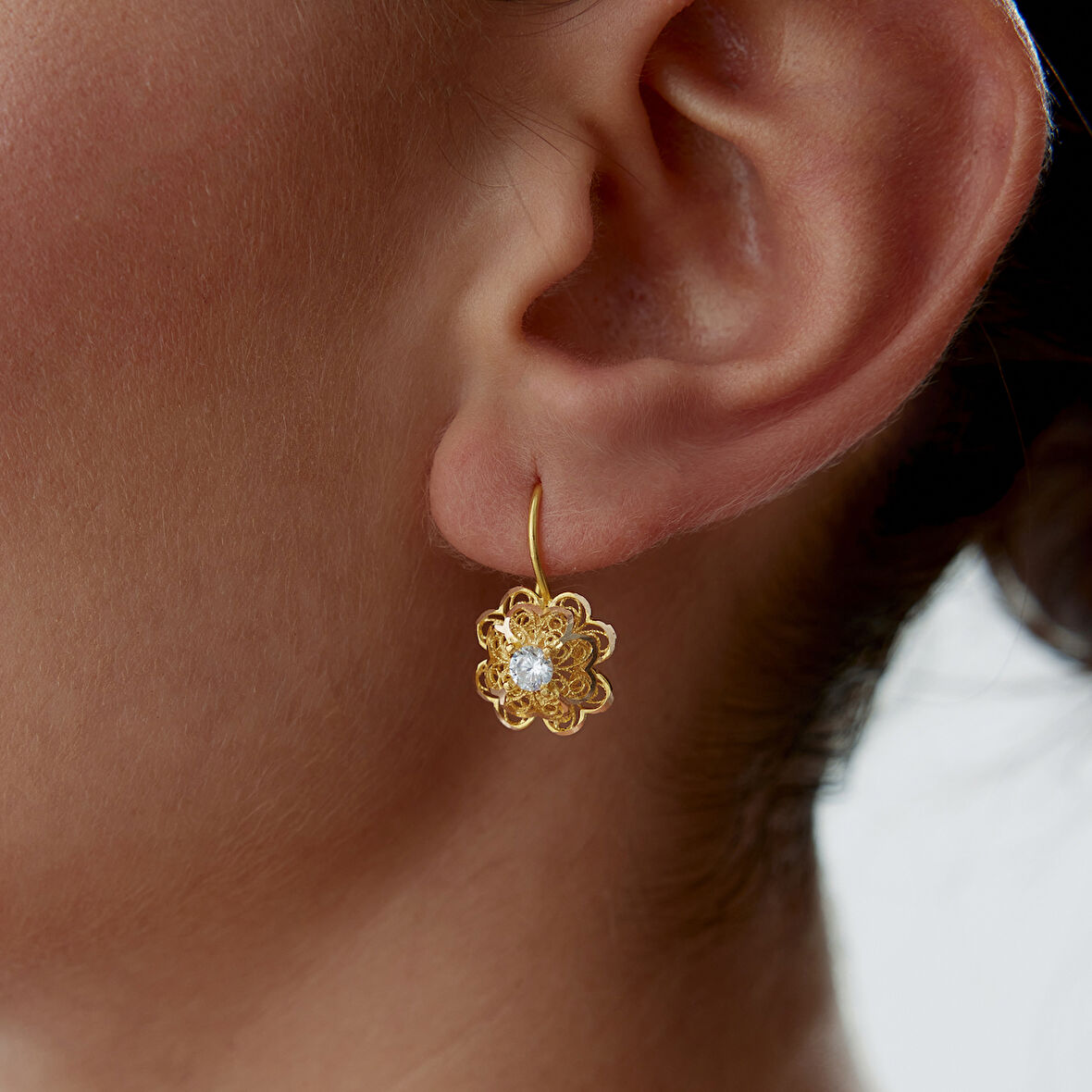 Tektaş Sallantılı Gül Küpe