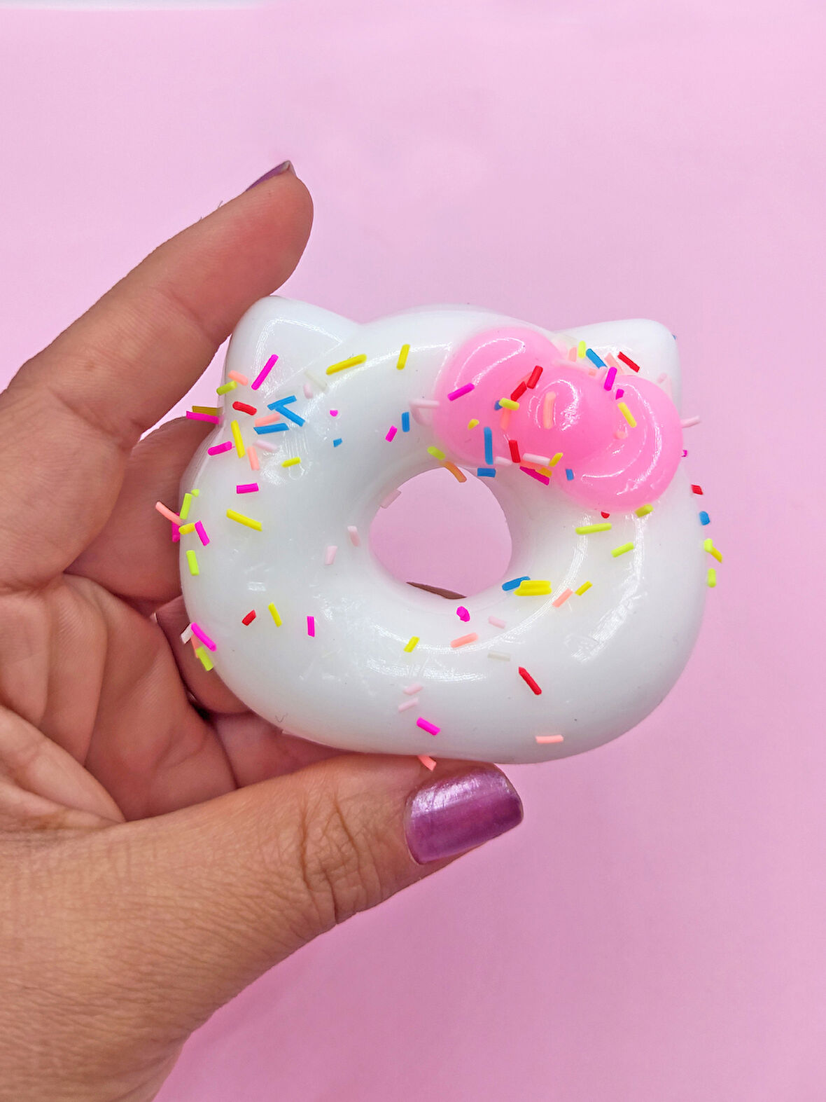 Fiyonklu Donut Taba Squishy Kedi Pati Sıkma 7 cm Pullu Pati Sukuşi - Pembe