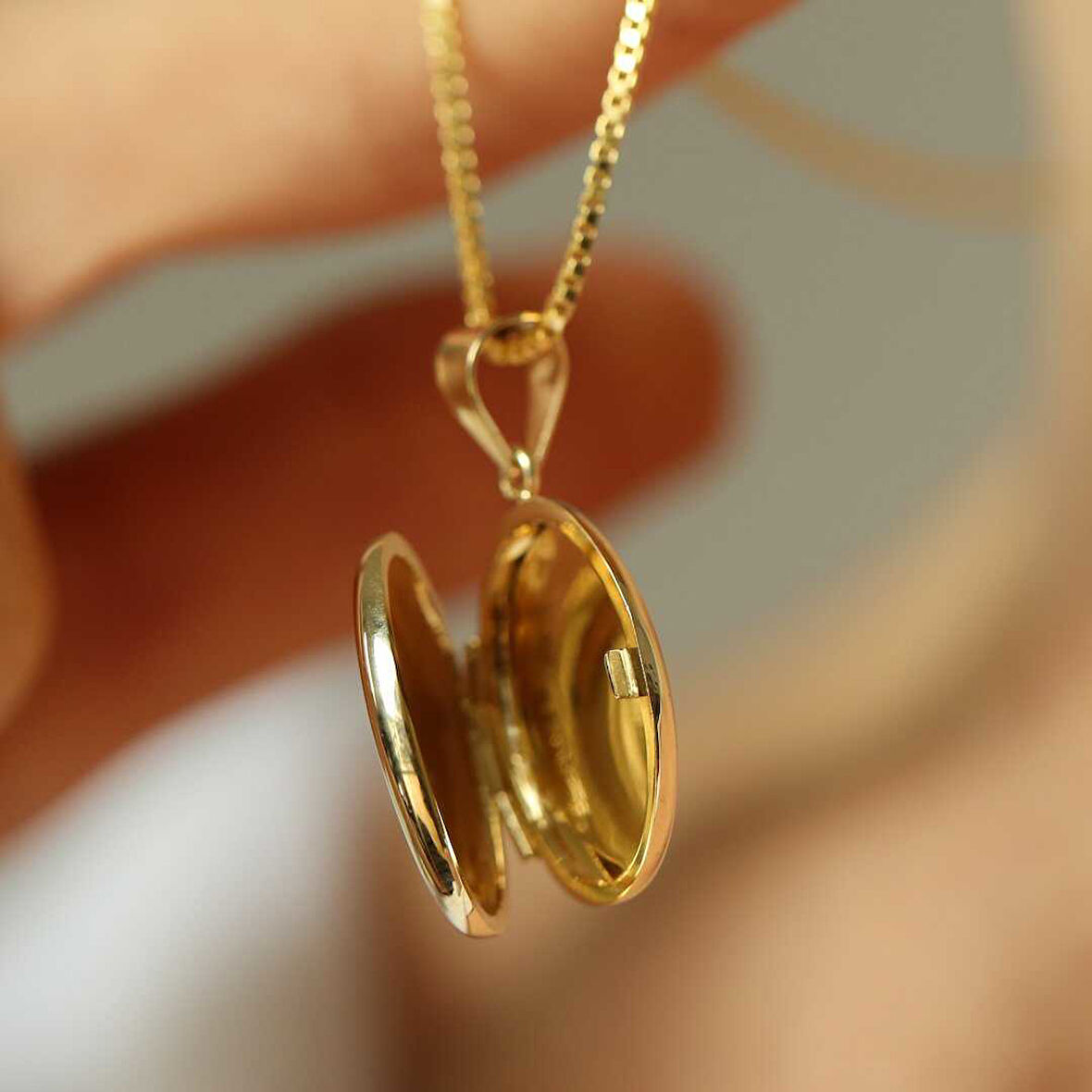Oval Kapaklı Kolye
