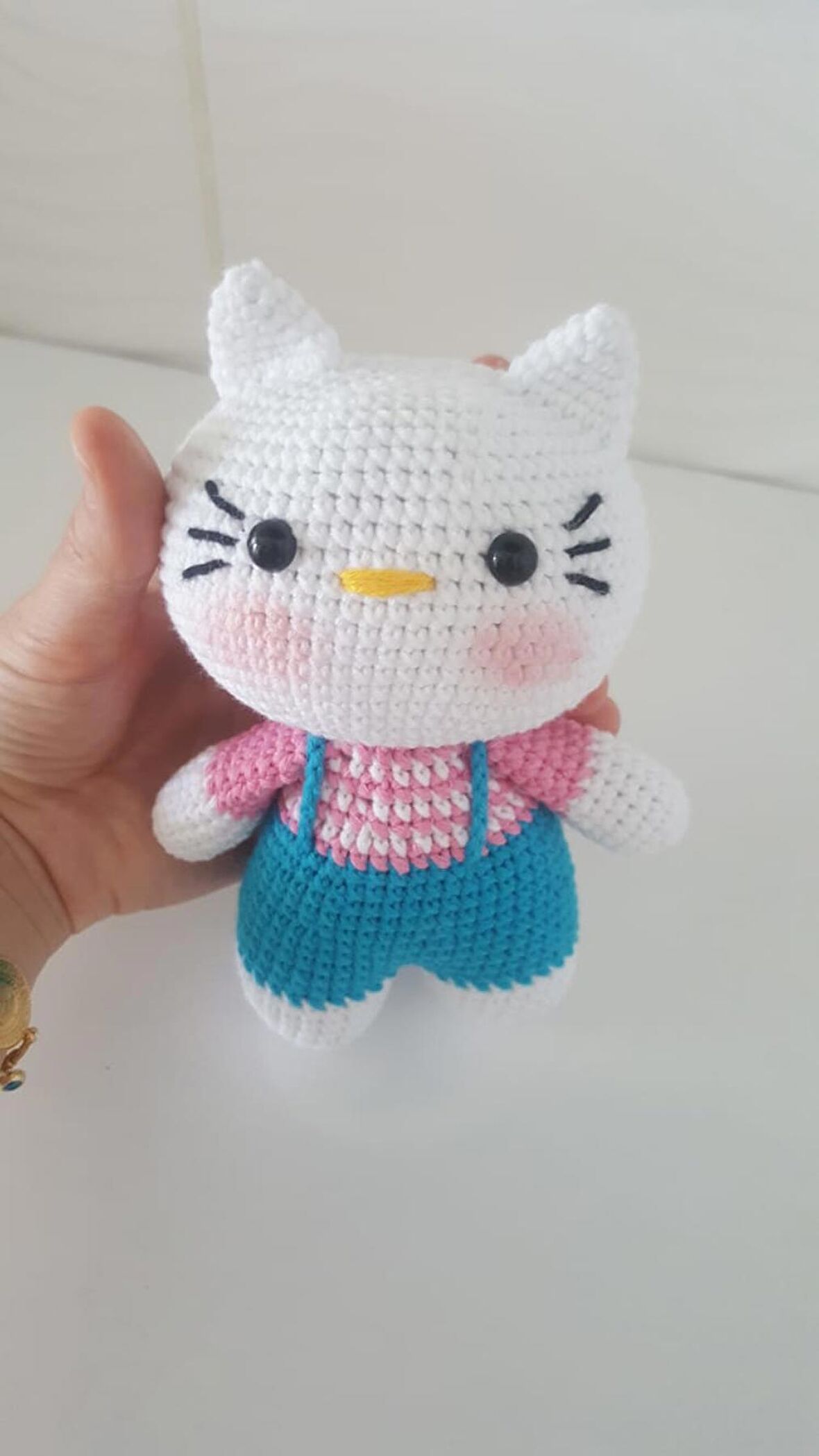 hello kitty oyuncak (el örgüsüdür)