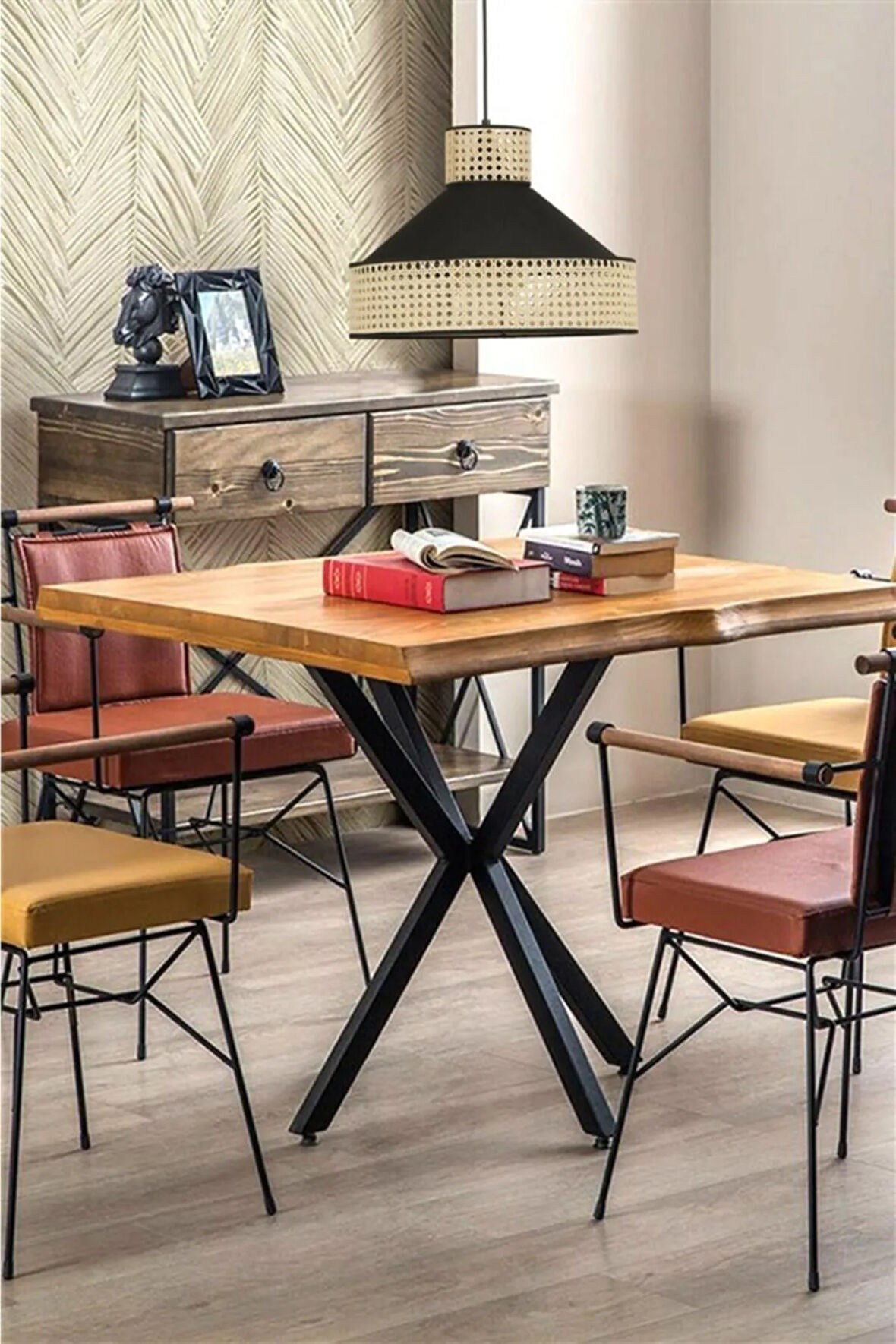 KEVİN TEKLİ RATTAN SARKIT