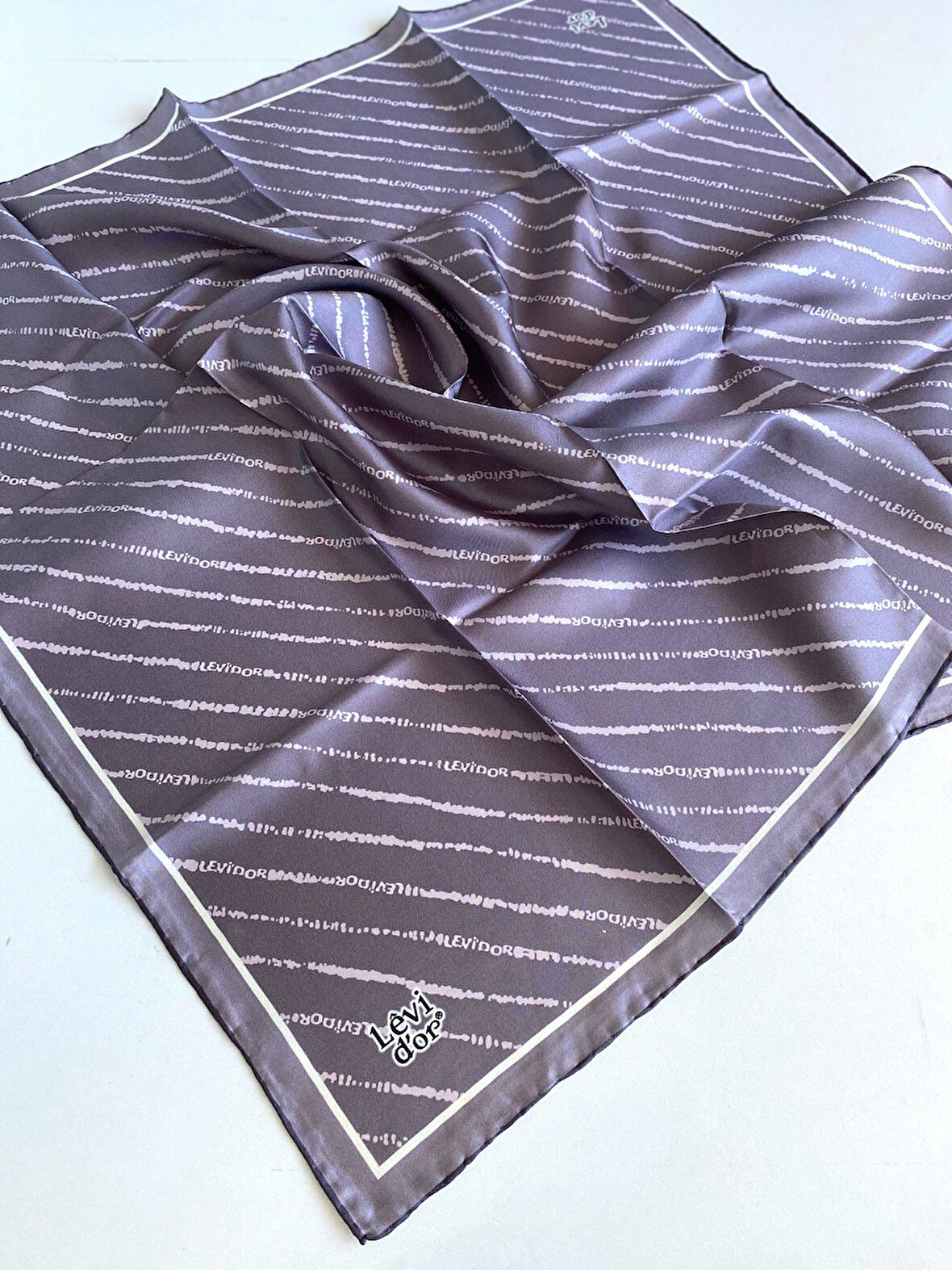 Levidor Tivil Saf İpek Eşarp 49367 Lila Karışık Desen