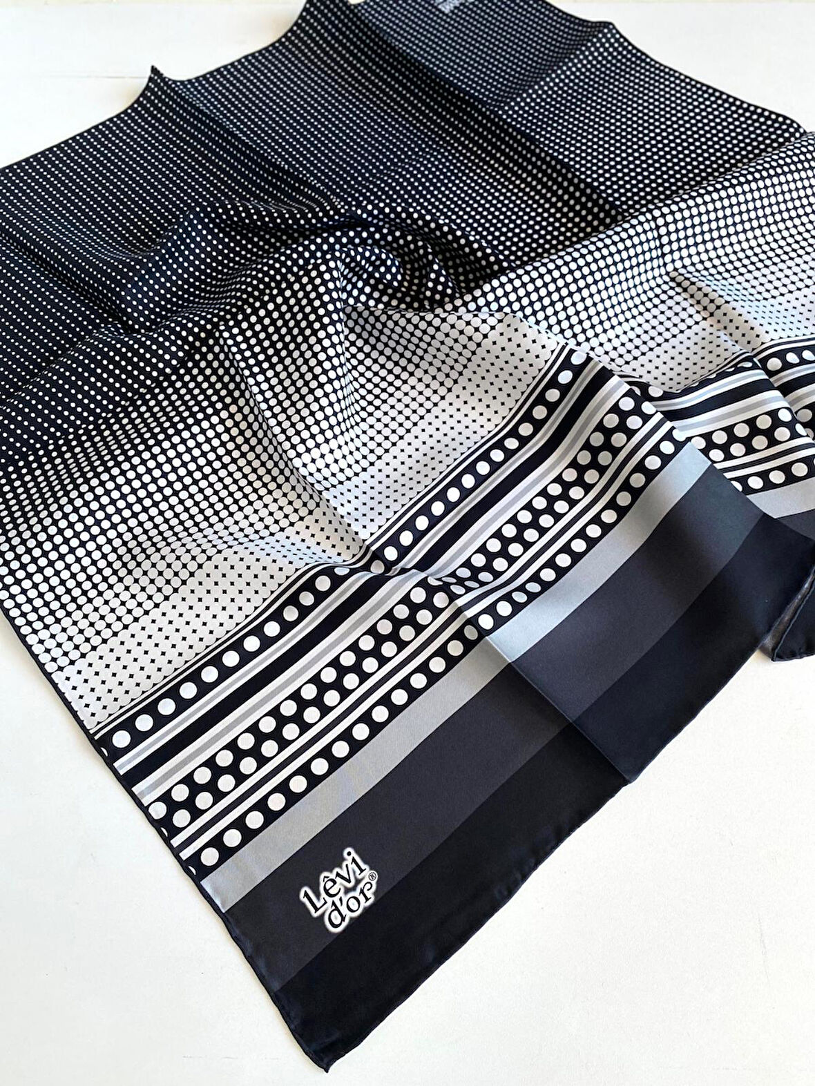 Levidor Tivil Saf İpek Eşarp 49375 Siyah Karışık Desen