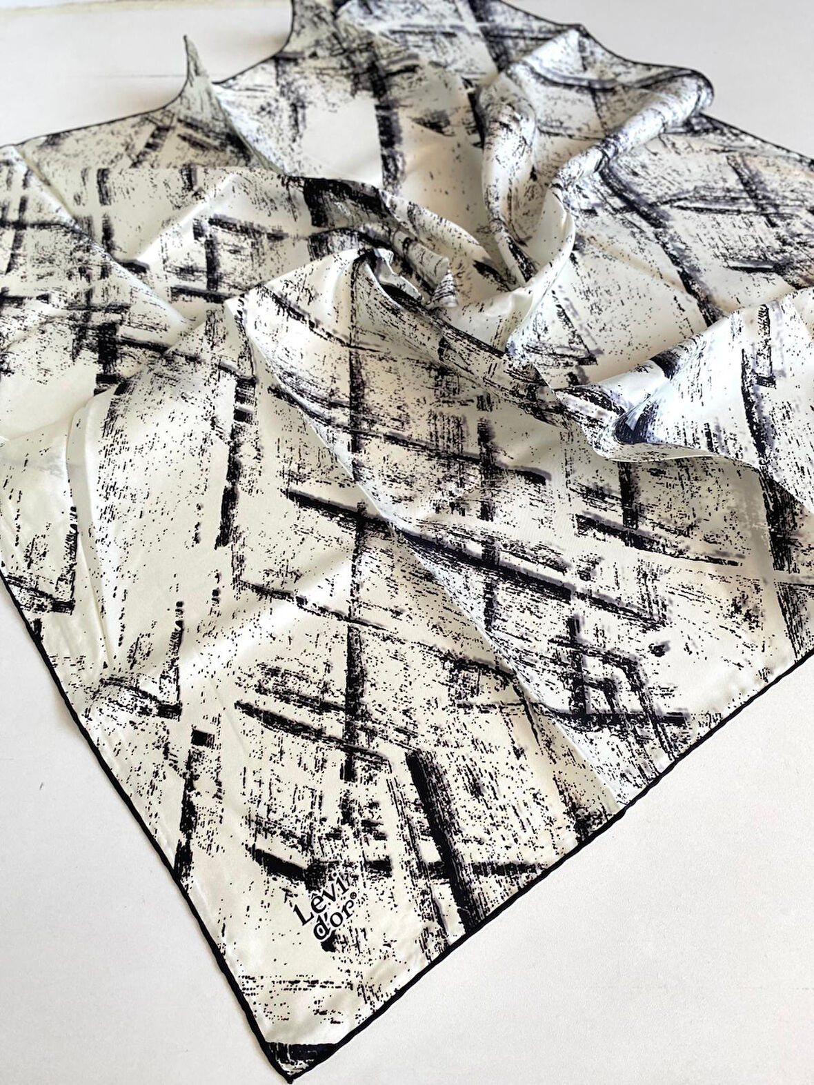 Levidor Tivil Saf İpek Eşarp 49365 Krem Karışık Desen