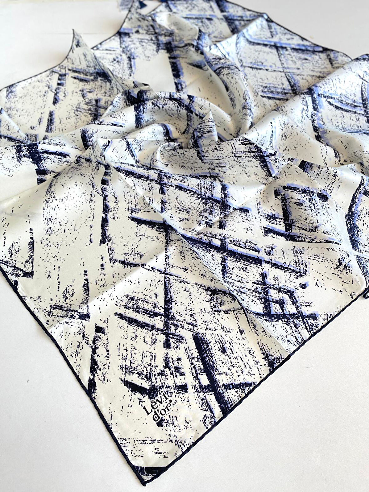 Levidor Tivil Saf İpek Eşarp 49362 Krem Karışık Desen