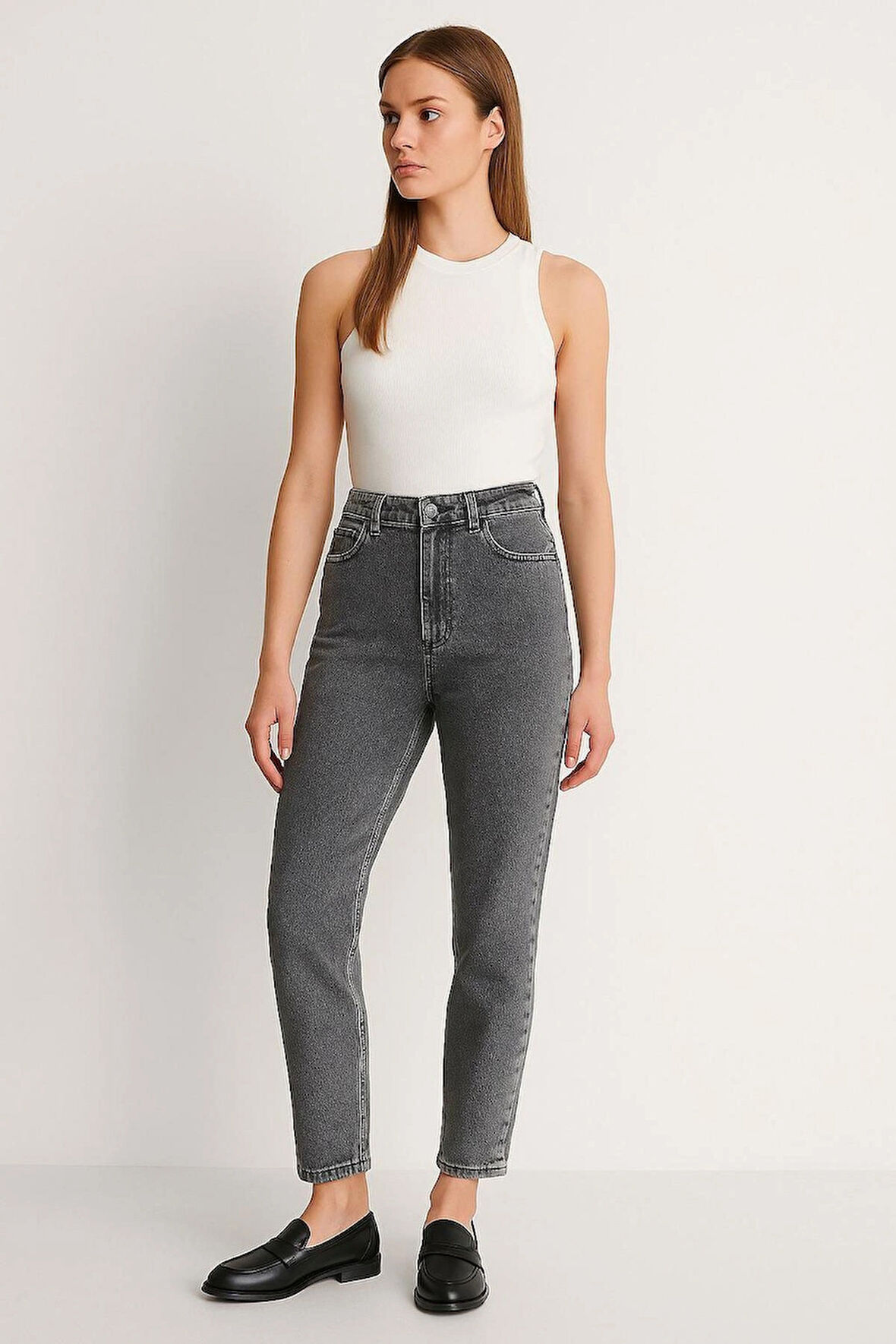 ACZA – Kadın Gri Yüksek Bel Mom Jean Pantolon (Taşlanmış Denim)