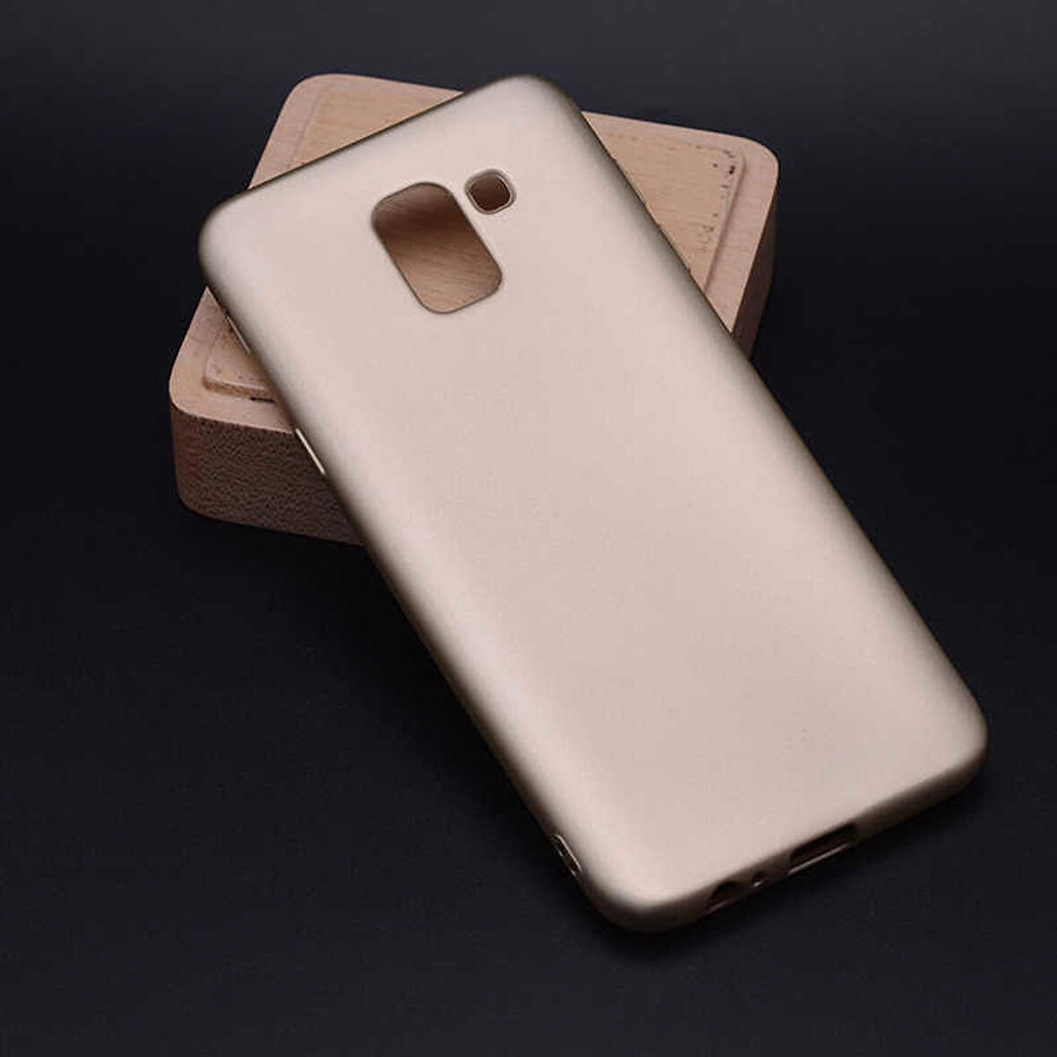 Samsung Galaxy J6 Uyumlu Kılıf Premier Silikon Kapak Gold