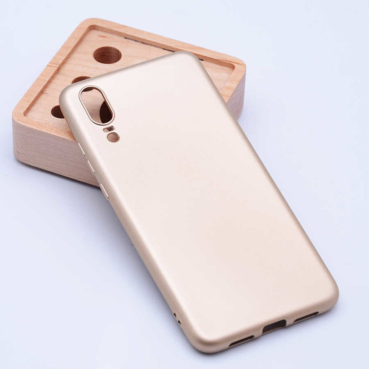 Huawei P20 Uyumlu Kılıf Zore Premier Silikon Kapak Mürdüm