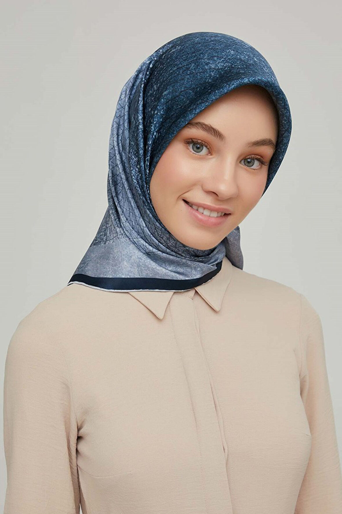 Armine Nostalji Serisi İpek Twill Eşarp 8611D-31