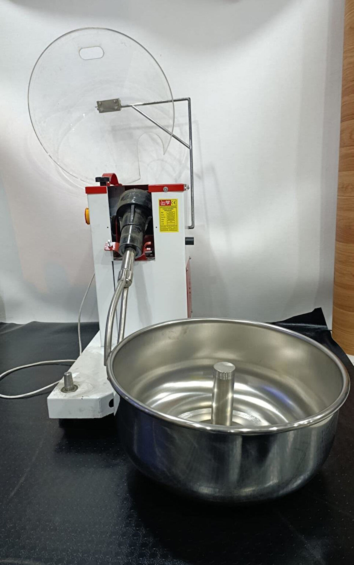 DEV MİKSER KAPAKLI HAMUR KARMA MAKİNASI 35 KG UN 15 LT SU 50 KG KAPASİTELİ 