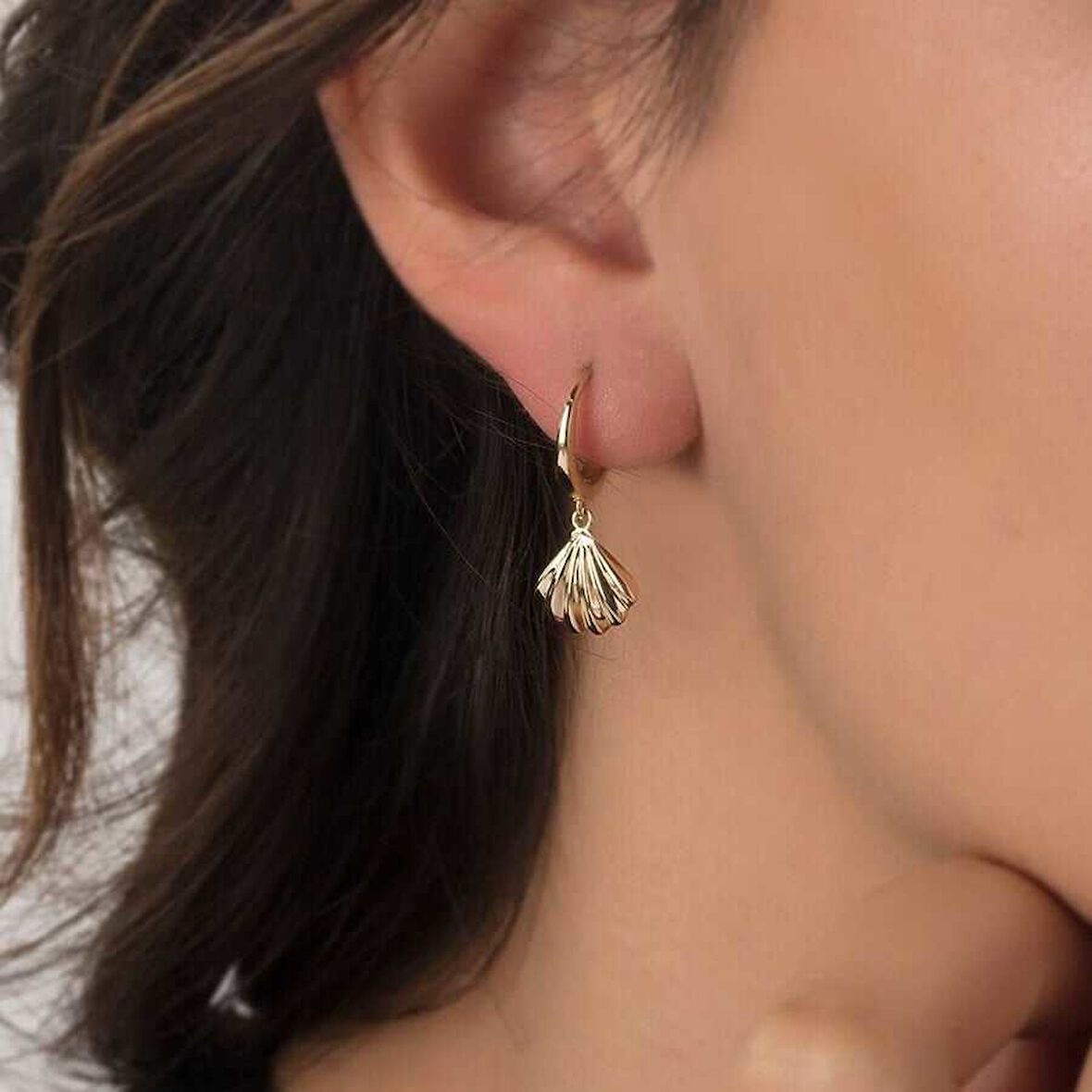 İstiridye Sallantılı Küpe