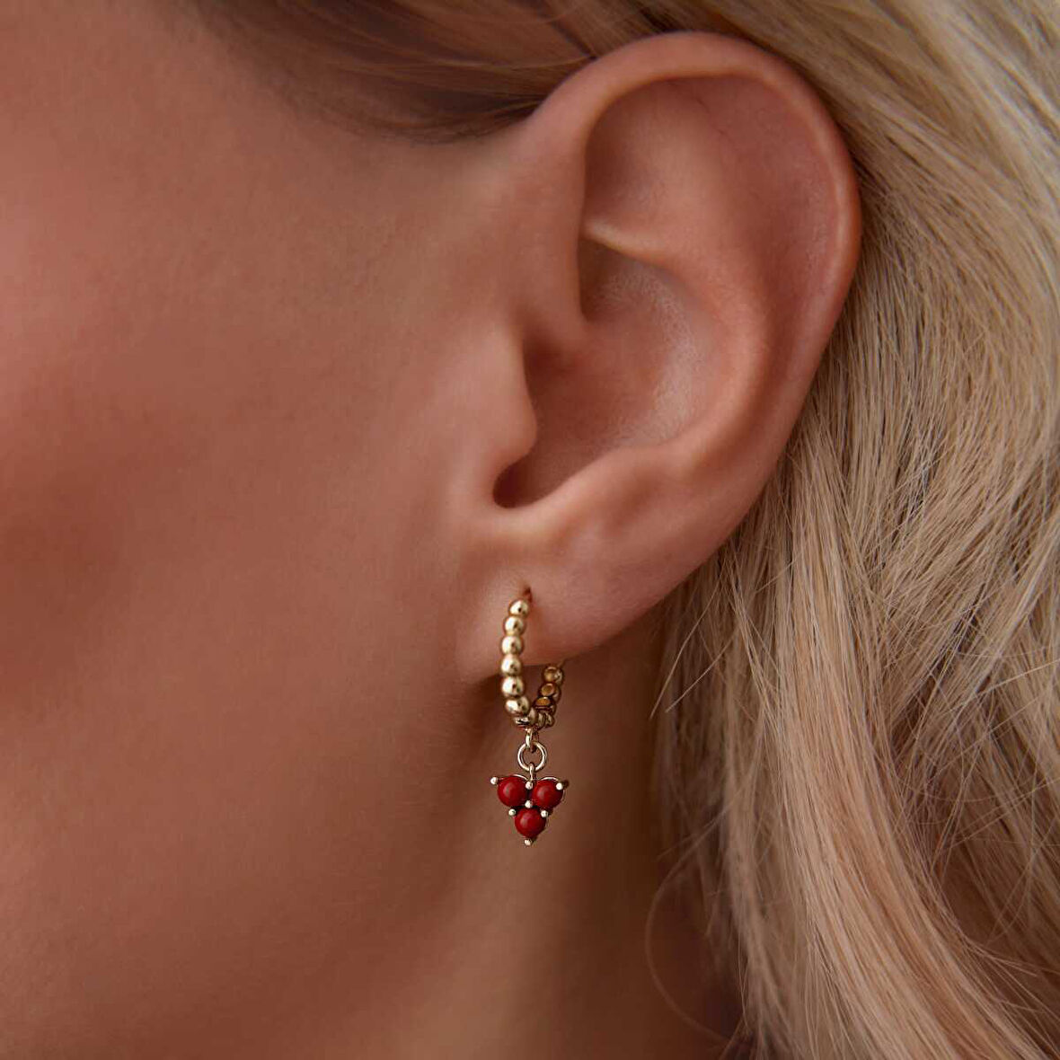 Üç Top Mercan Sallantılı Küpe