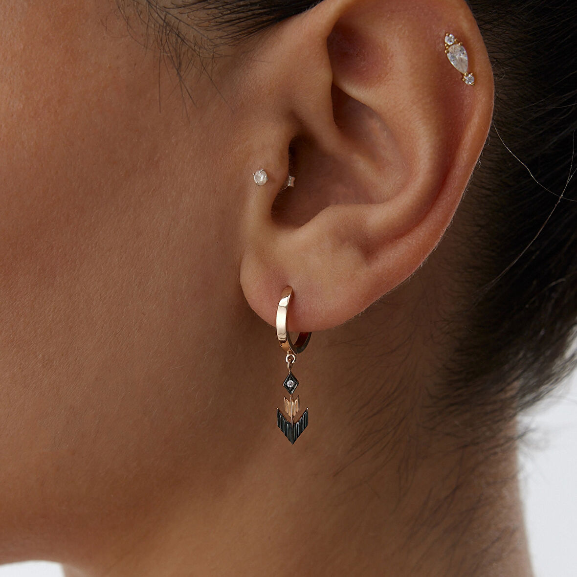 Aşağı Yön Sallantılı Küpe