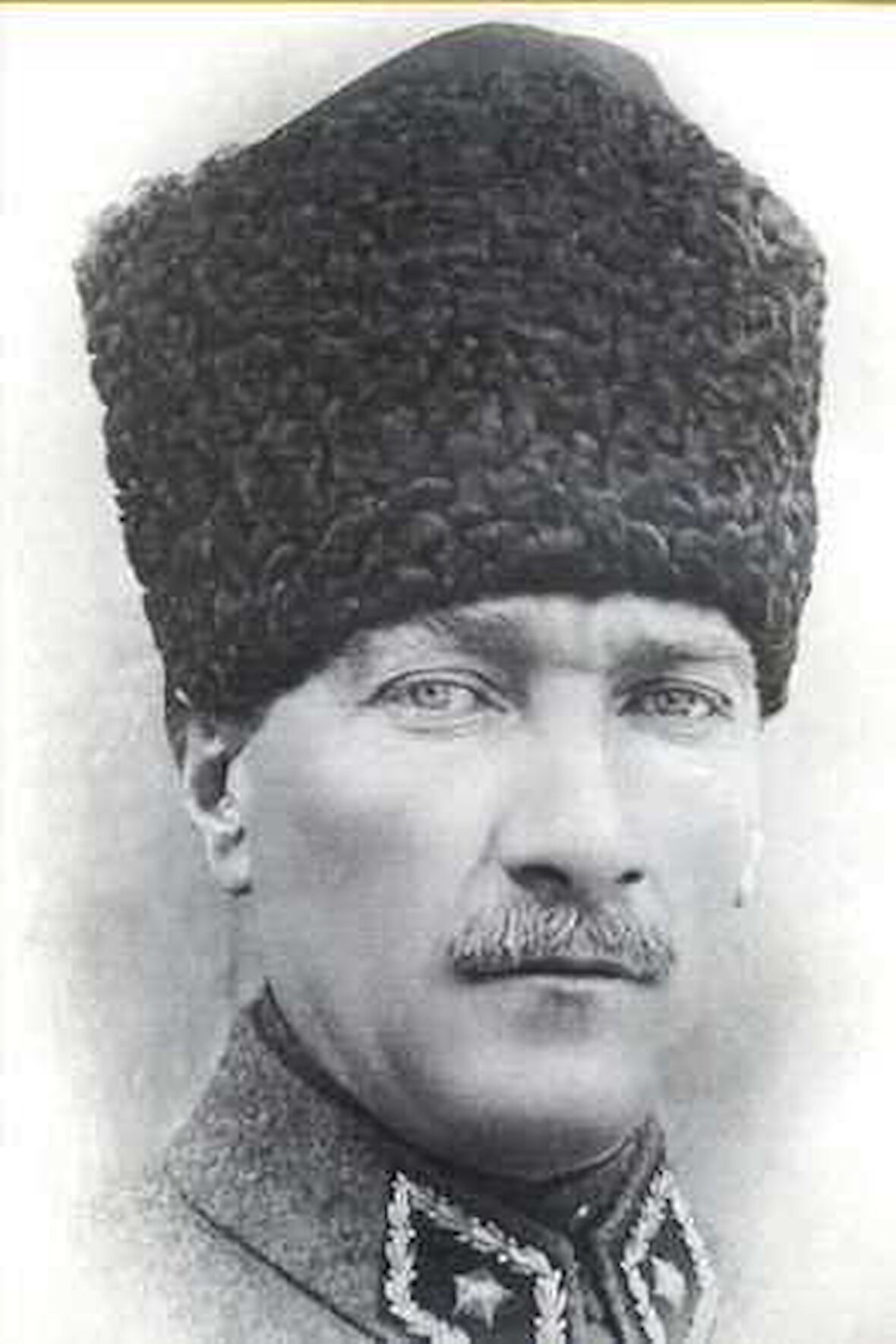 Kalpaklı Gazi Mustafa Kemal Atatürk - Siyah Beyaz Portre Poster Cephe Bayrak -200x300cm -2x3metre