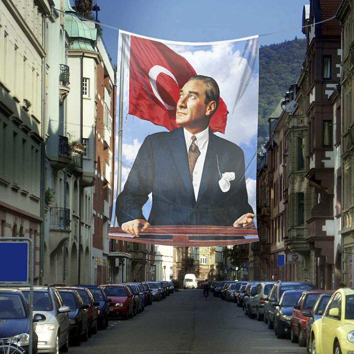 Göğe Bakan Ay Yıldızlı Sivil Atatürk Poster Cephe Bayrak - Okul - Kutlama - Anı -4x6 Metre