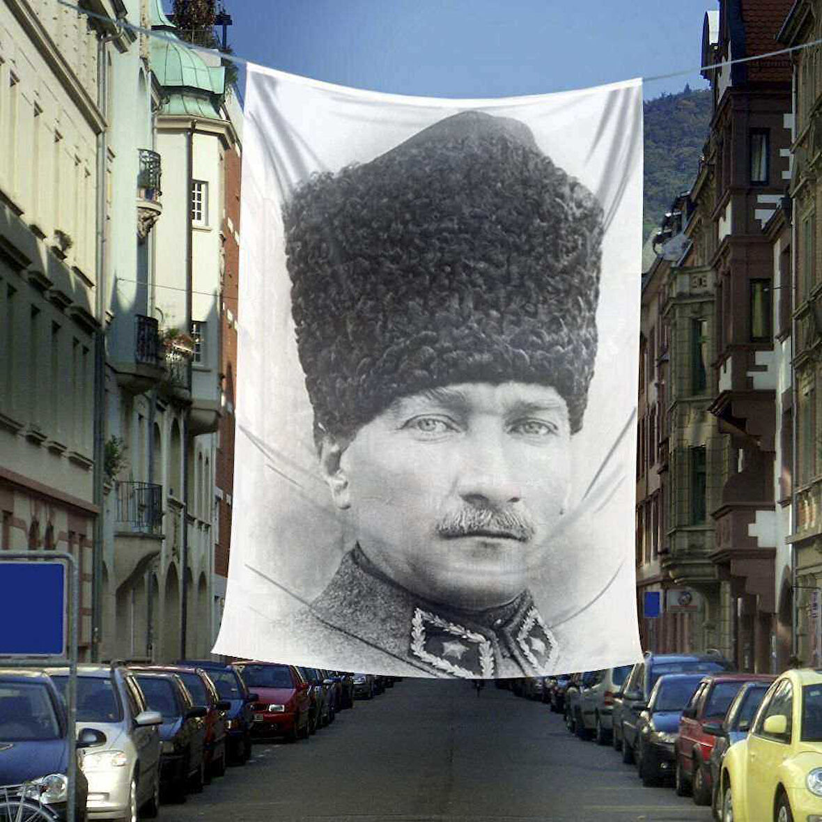 Kalpaklı Gazi Mustafa Kemal Atatürk Dış Cephe Poster Bayrağı -600x900cm