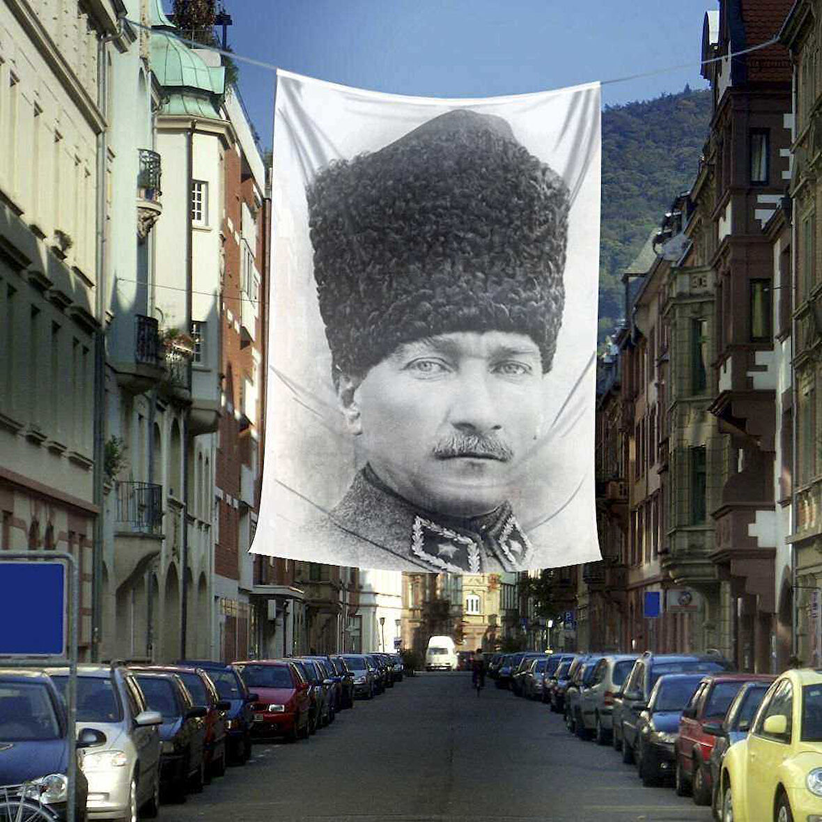 Kalpaklı Gazi Mustafa Kemal Atatürk Cephe Poster Bayrak -400x600cm - 4x6 Metre