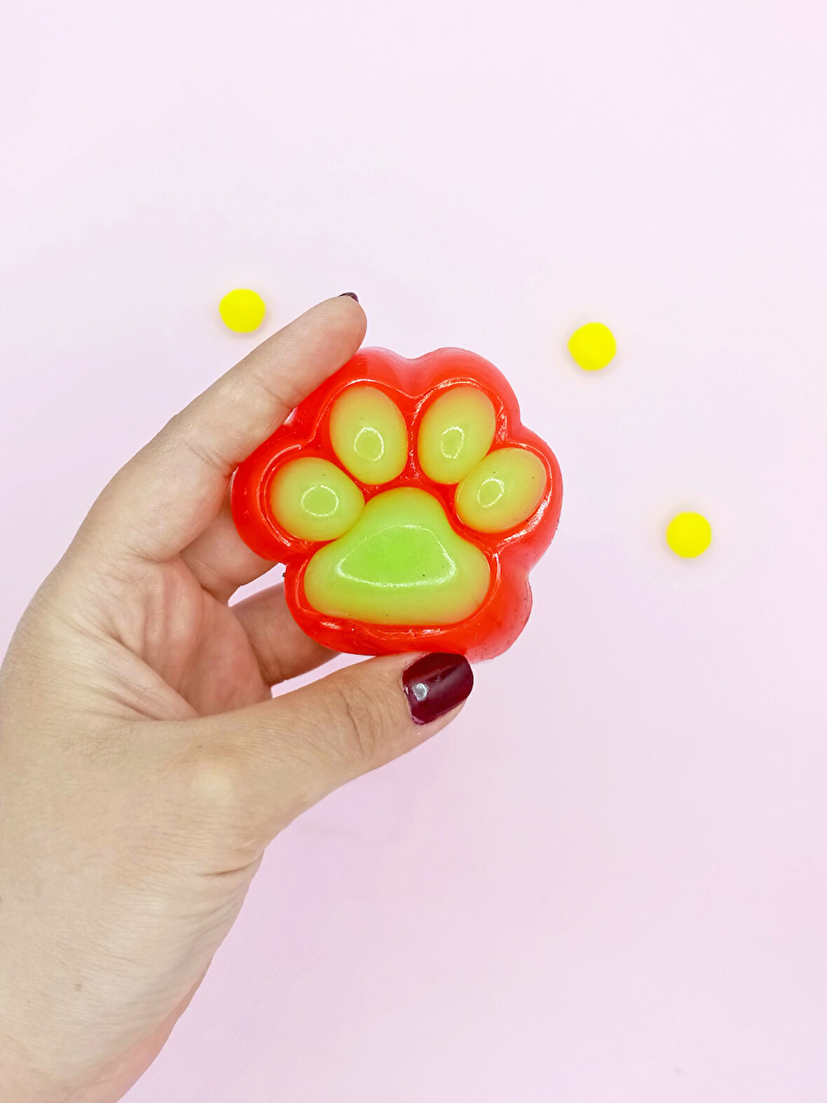 Sevimli Küçük Squishy Kedi Pati Sıkma 7 cm Pati Sukuşi - Kırmızı