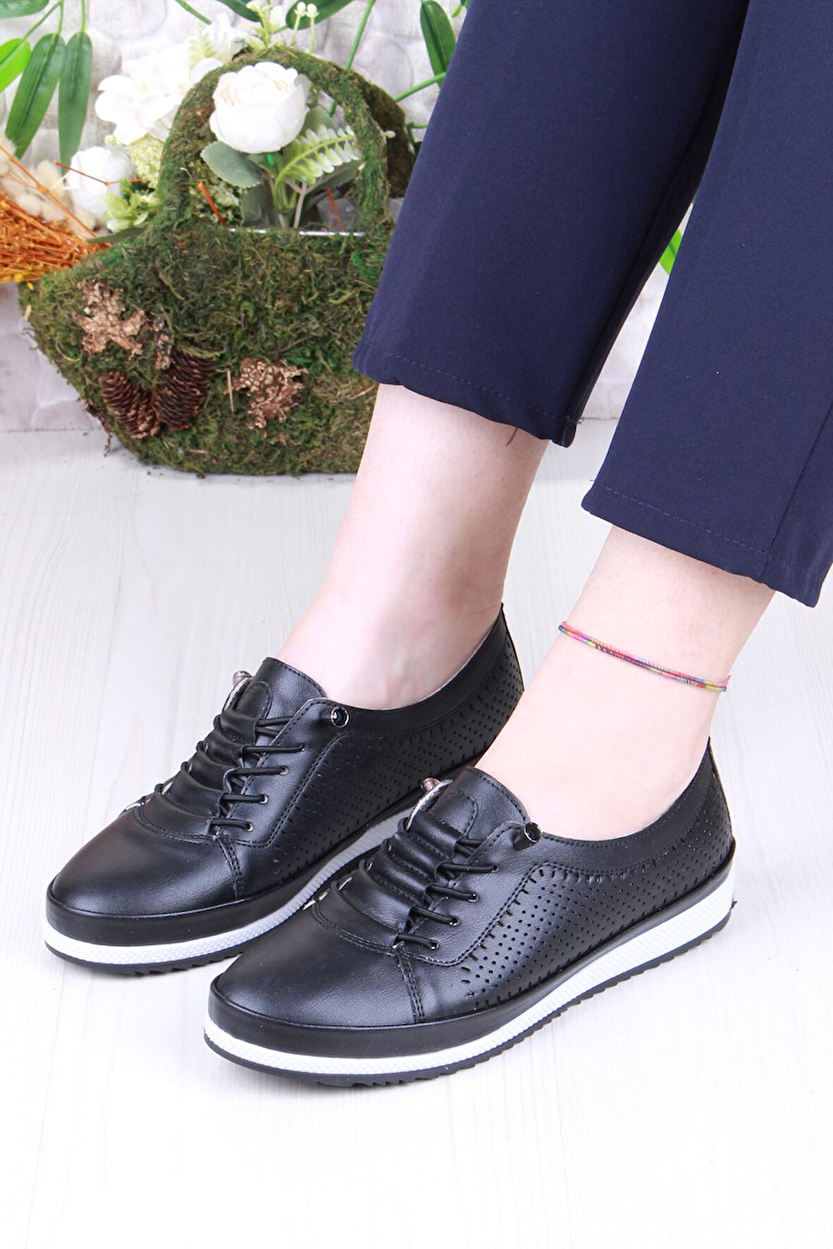 Fort 703 Anatomik Rahat Lazer Baskılı Delikli Lastik Bağcıklı Kadın Ayakkabı