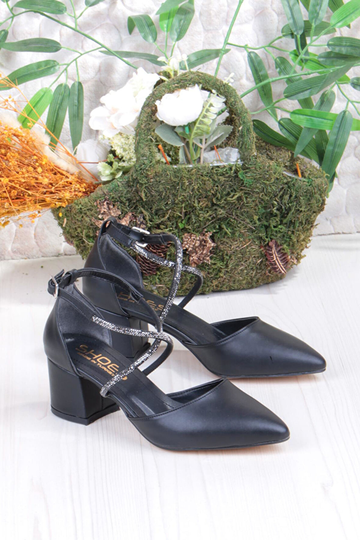 Fort 08-80 Taş Biyeli Çapraz Bant Alçak Topuklu Kadın Ayakkabı