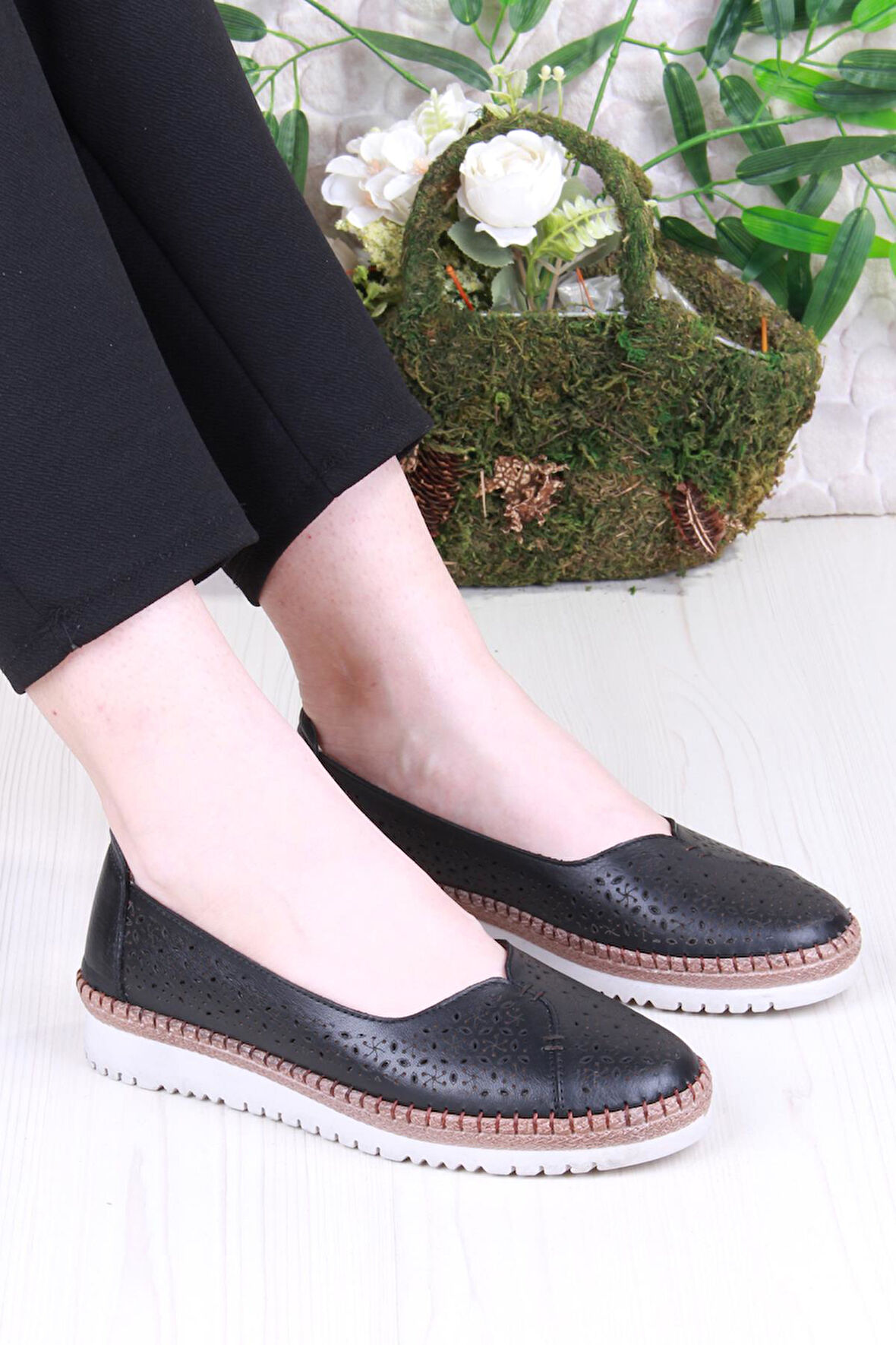 Mehmet Mete 1007 Rahat Lazer Delikli Hakiki Deri Kadın Ayakkabı