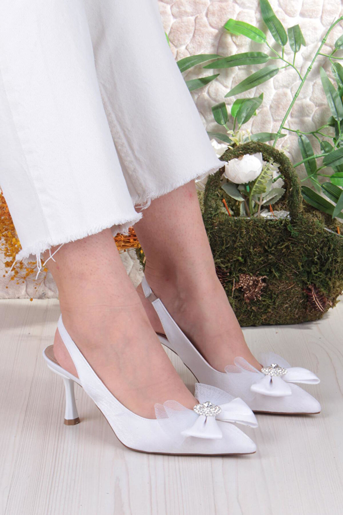 Fort 129-1070 Fls Saten Taşlı Fiyonk Detaylı Arkası Açık Önü Kapalı Topuklu Kadın Ayakkabı