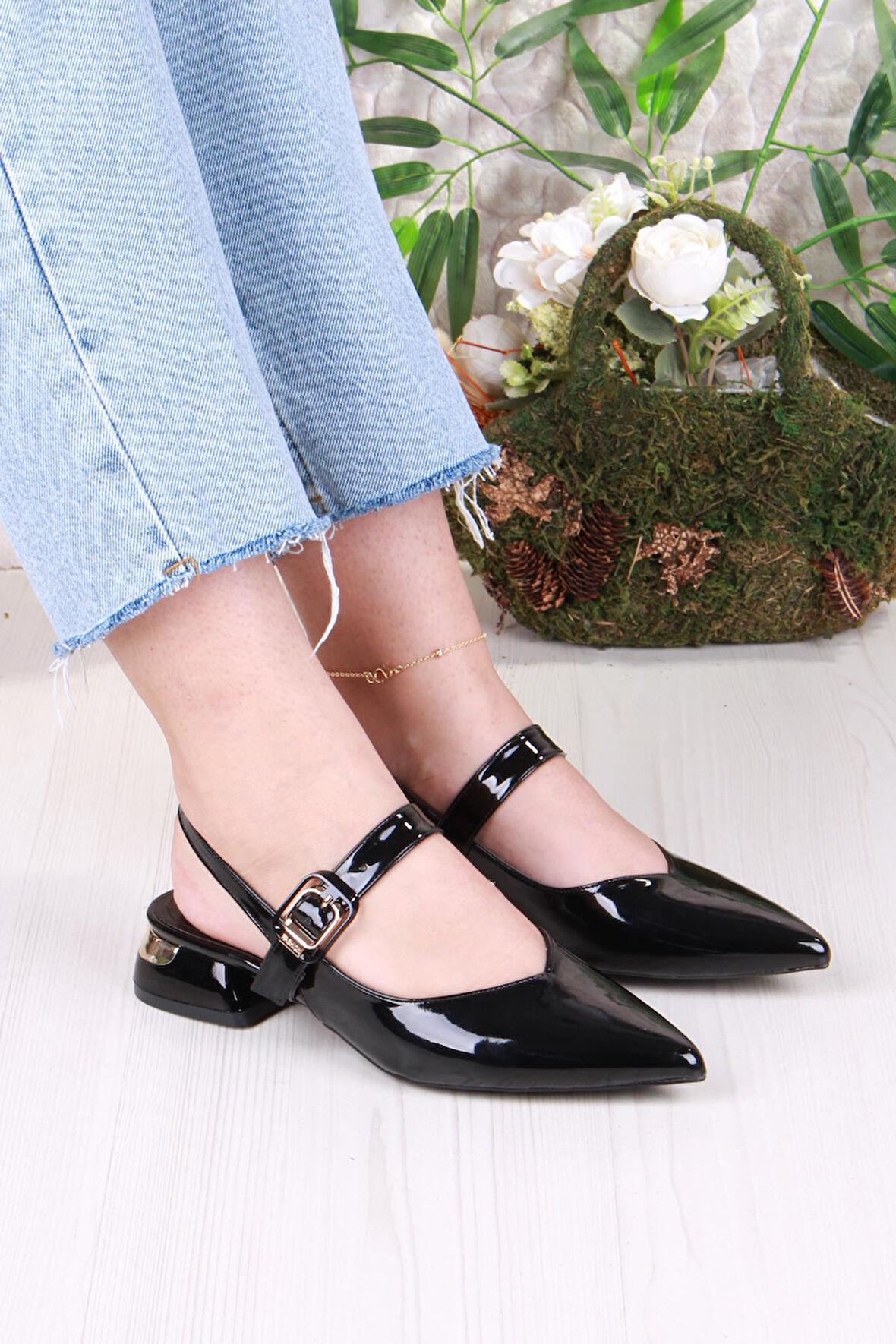 Fort 129-1210 Fls Rugan Alçak Topuk Arkası Açık Önü Kapalı Kadın Ayakkabı