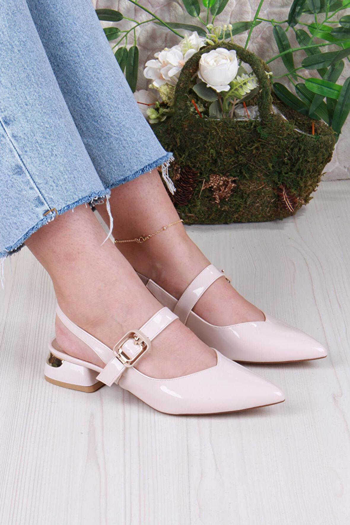 Fort 129-1210 Fls Rugan Alçak Topuk Arkası Açık Önü Kapalı Kadın Ayakkabı