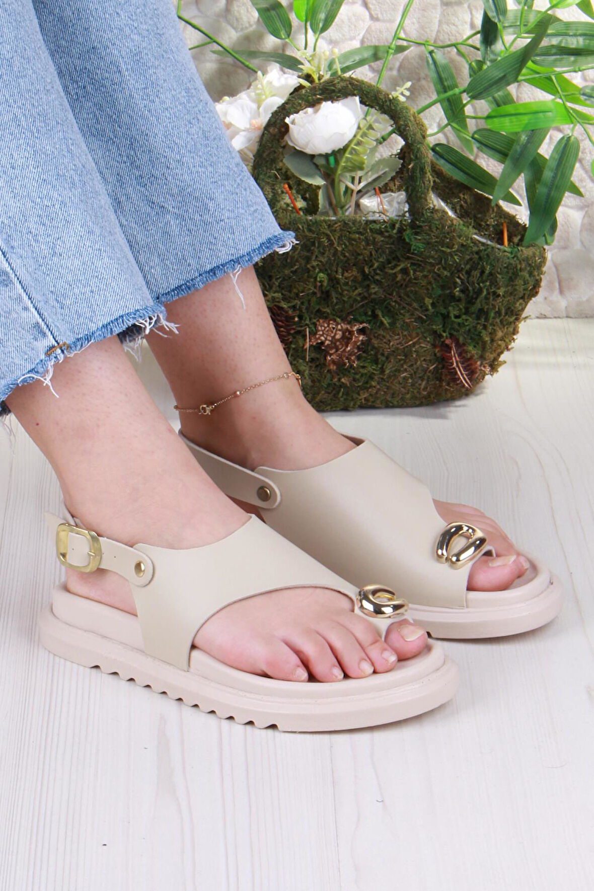 Fort 099-108 Fls Toka Detaylı Parmak Arası Kadın Sandalet