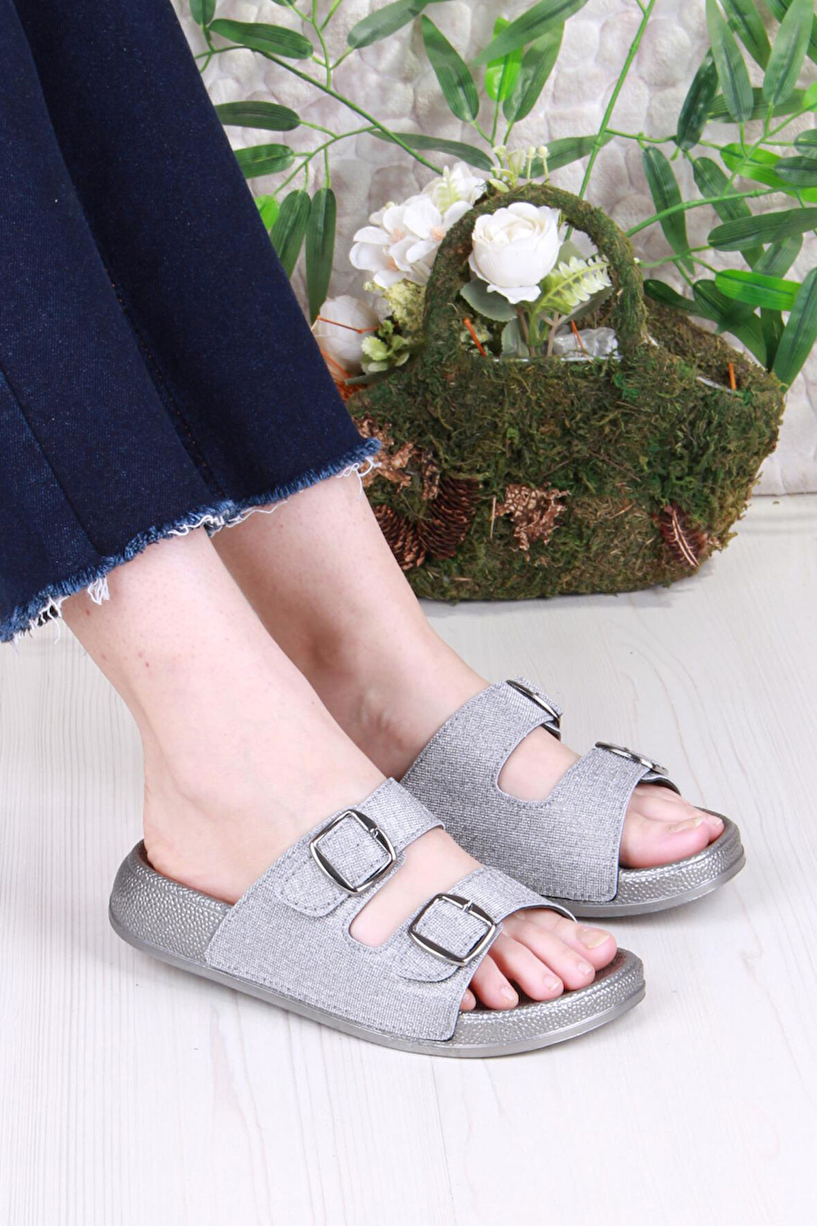 Fort 01108 Pienn Anatomik Esnek Rahat Simli Baskılı İki Tokalı Kadın Terlik