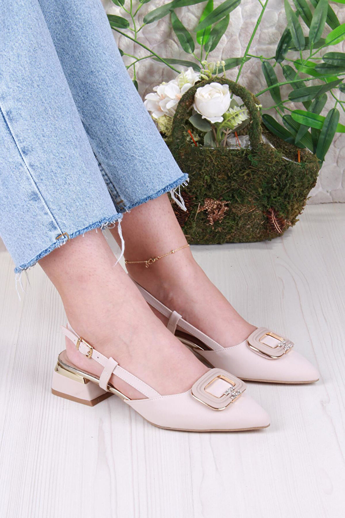 Fort 032-5802 Fls Saten Toka Detaylı Alçak Topuk Arkası Açık Önü Kapalı Kadın Ayakkabı