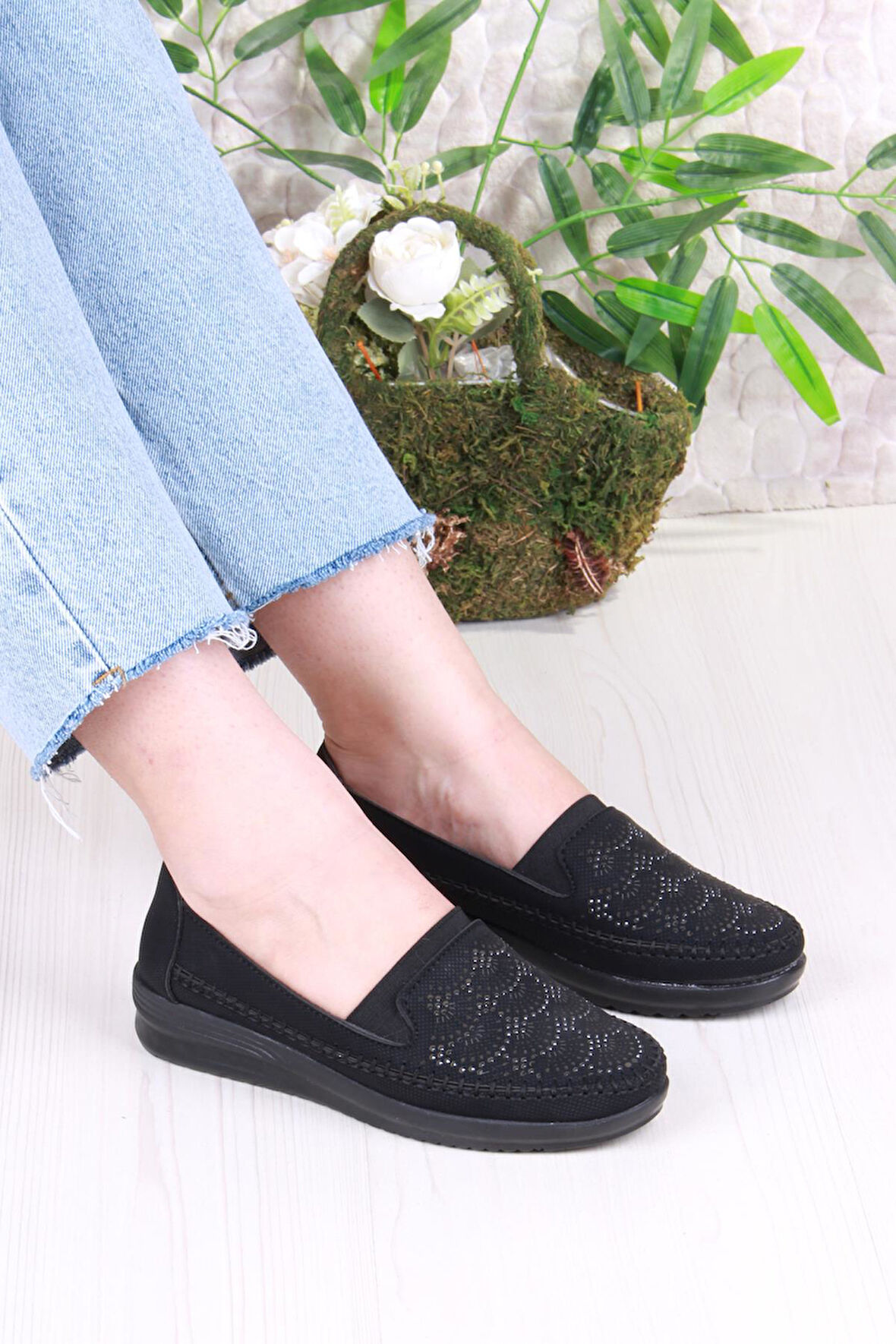 Fort 2036 Lara Comfort Hafif Rahat Baskı Ve Taş Detaylı Kadın Ayakkabı