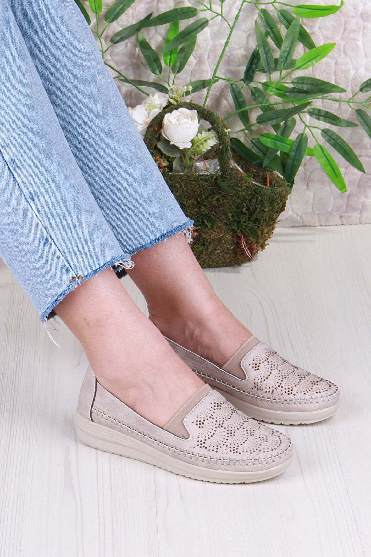 Fort 2036 Lara Comfort Hafif Rahat Baskı Ve Taş Detaylı Kadın Ayakkabı