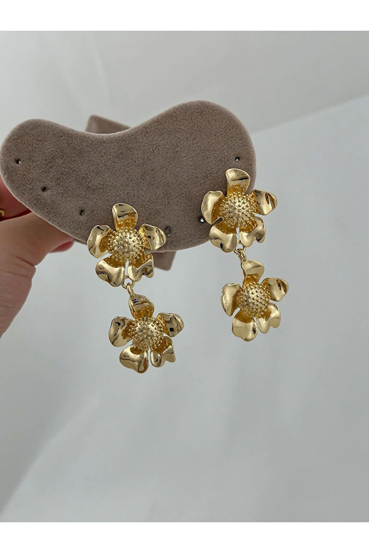 Tomurcuk Detay 2 Li Çiçek Figür Sallantılı Küpe