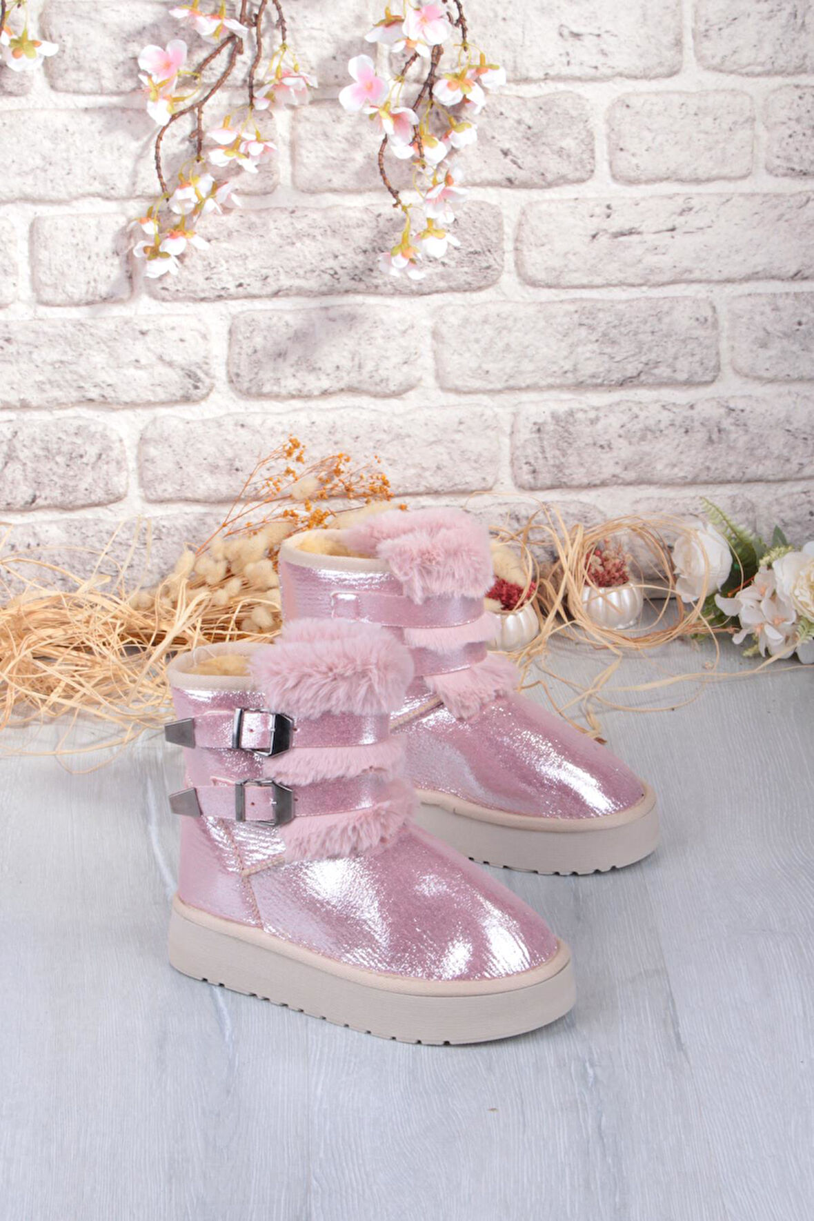 Fort Nurela Simli Süet İçi Kürklü Tüy Ve Toka Detaylı Anne Kız Kısa Kadın Bot