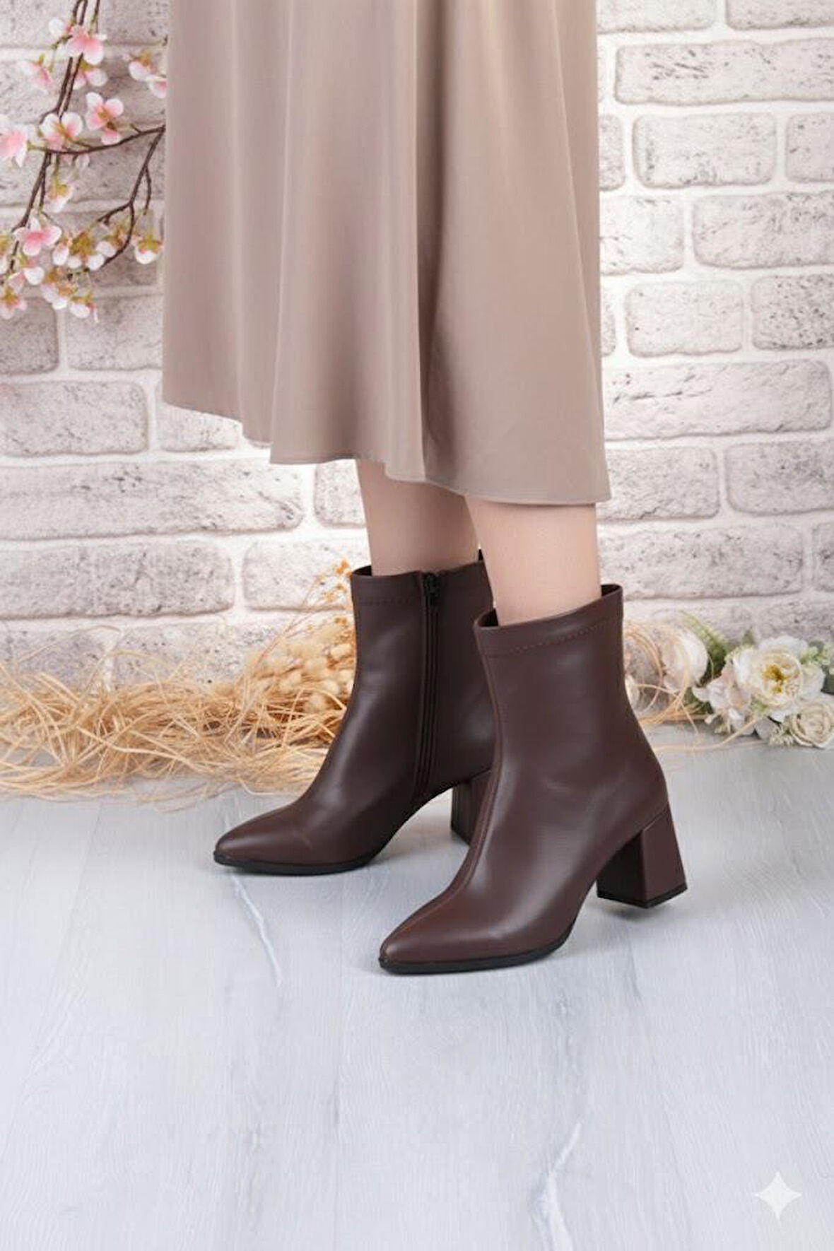 Fort 1193 Uraz Rahat 6 Cm Kalın Topuk Yüksekliği Sivri Burun Kadın Bot