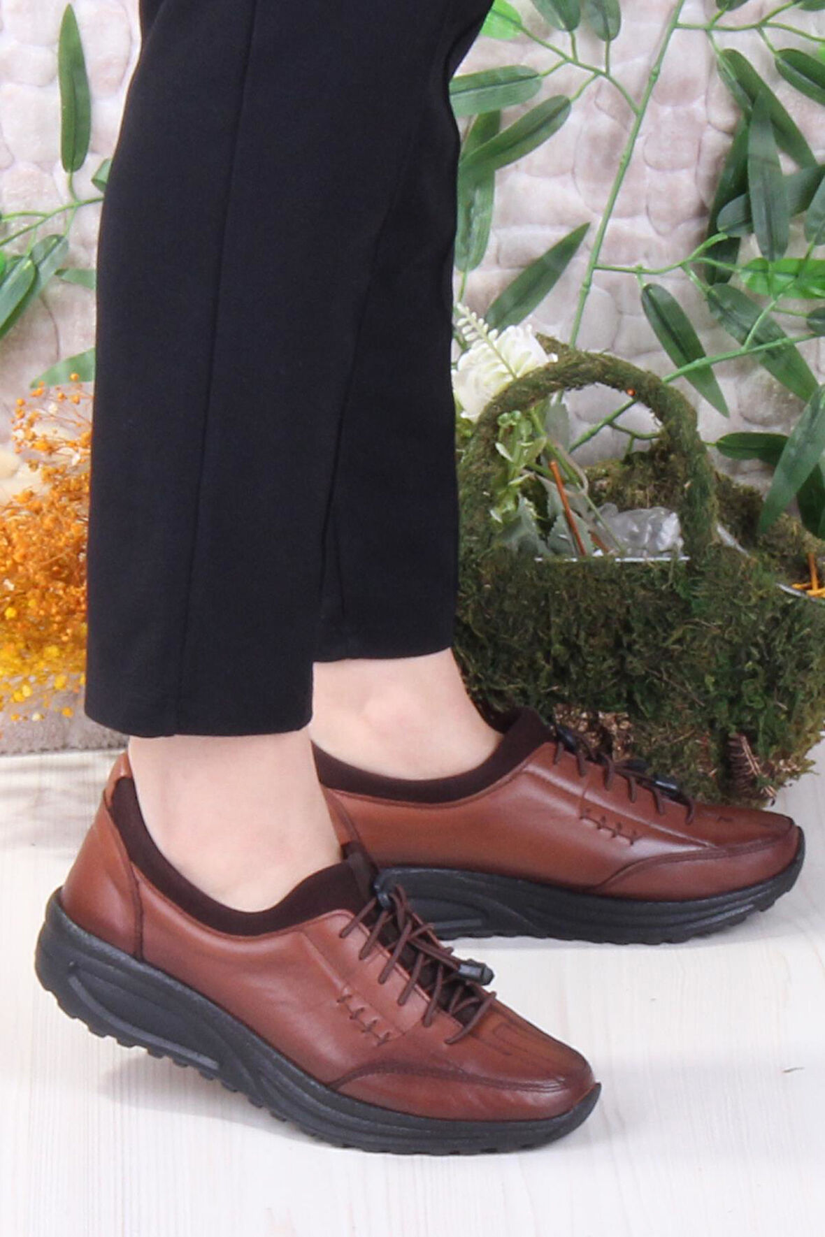 Mehmet Mete 4281 Yumuşak Hafif Rahat Hakiki Deri Kadın Ayakkabı