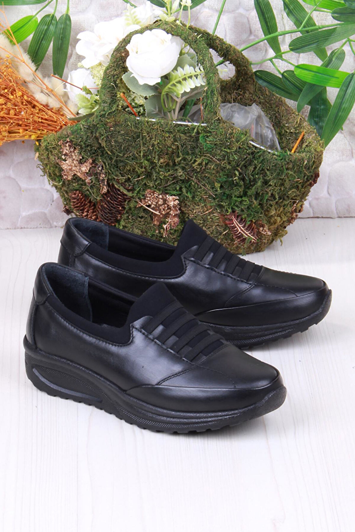 Mehmet Mete 4282 Yumuşak Hafif Rahat Hakiki Deri Kadın Ayakkabı