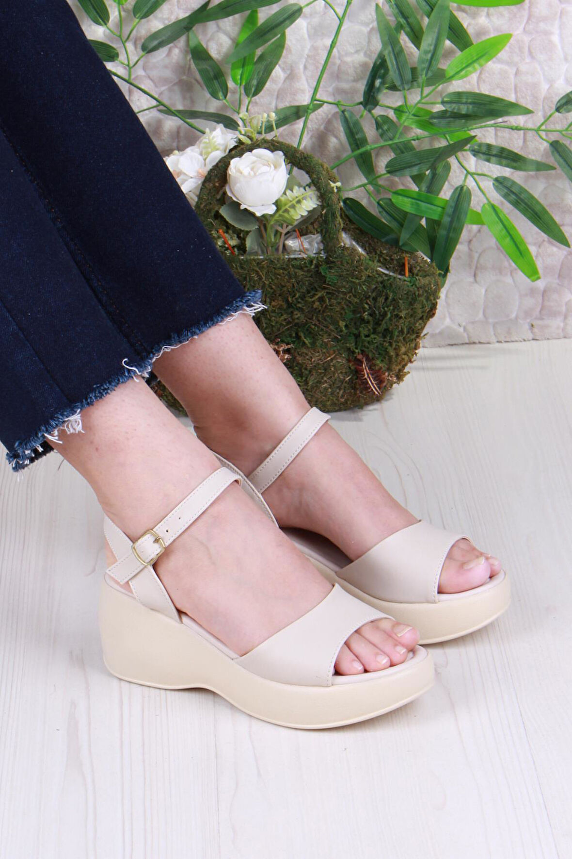 Fort 35400 Fancy Anatomik Rahat Toka Detaylı Dolgu Taban Kadın Sandalet