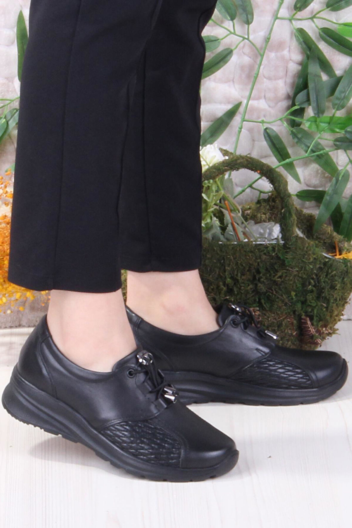 Mehmet Mete 42041 Kemik Çıkıntısına Özel Lastik Bağcıklı Hakiki Deri Kadın Ayakkabı