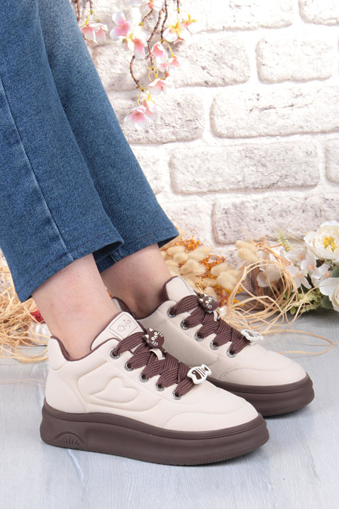 Guja Getto Emoji Süs Detaylı Rahat Hafif Kalın Taban Kadın Sneaker Ayakkabı