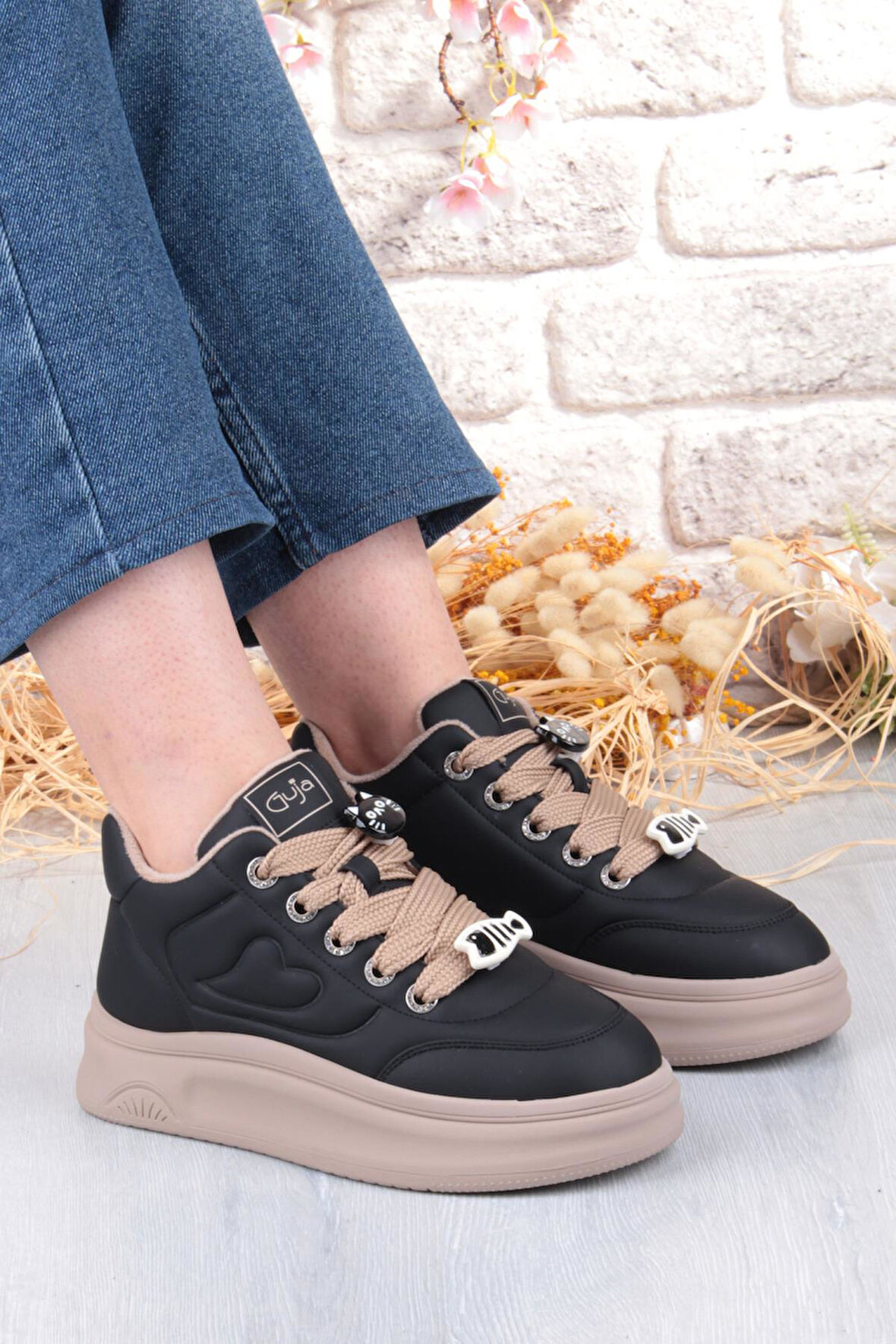 Guja Getto Emoji Süs Detaylı Rahat Hafif Kalın Taban Kadın Sneaker Ayakkabı